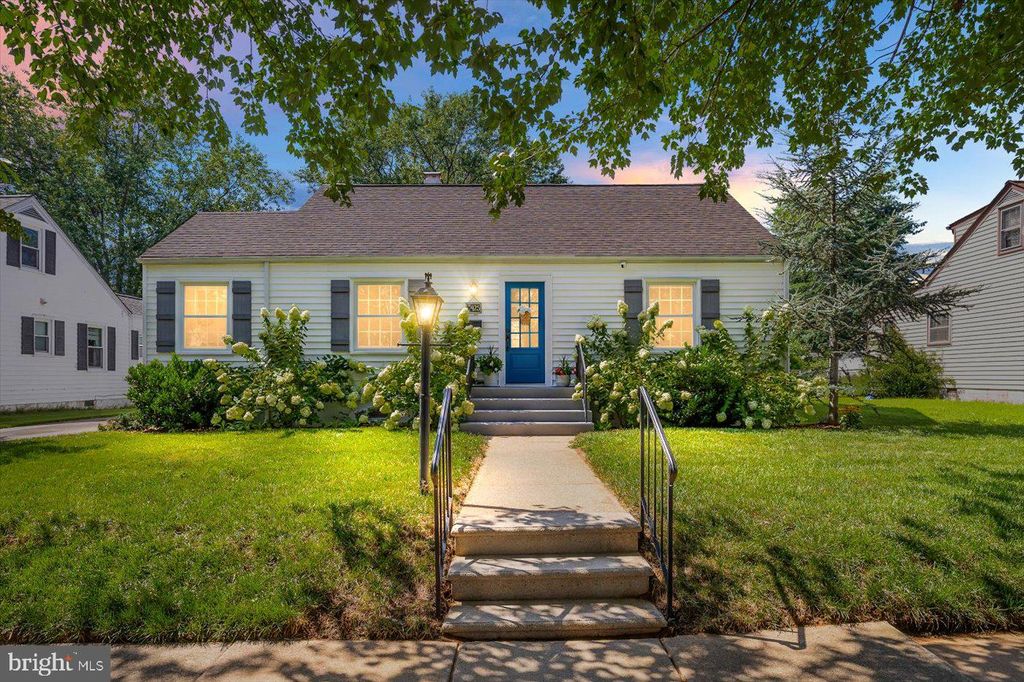 Photo of 425 Woodford Street, FREDERICKSBURG, VA 22401 (MLS # VAFB2009148)