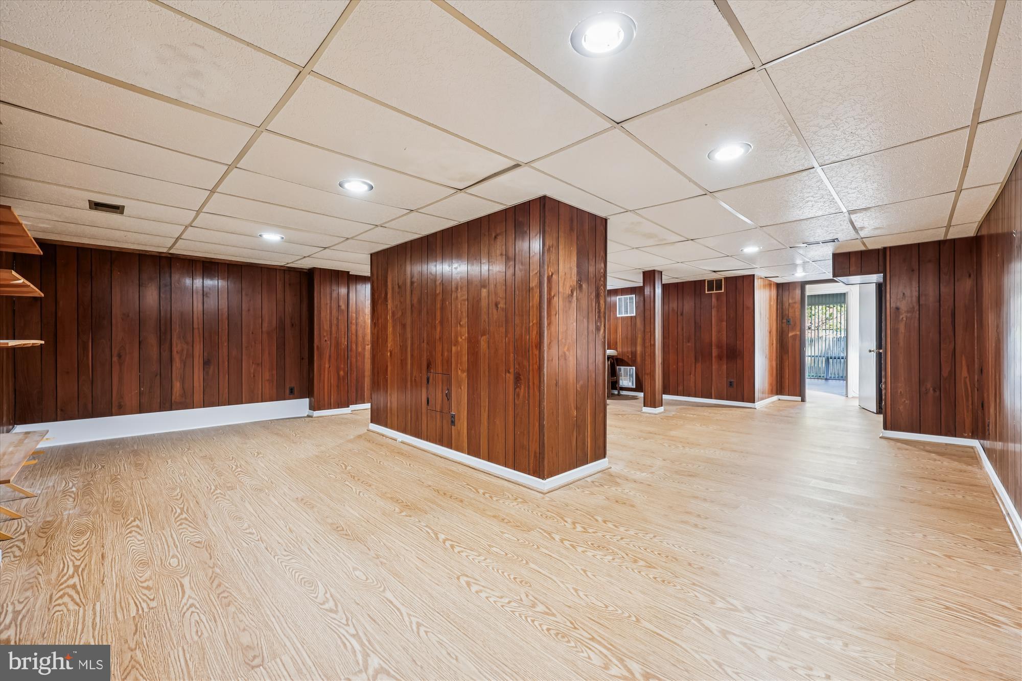 MANOR WOODS - Residential