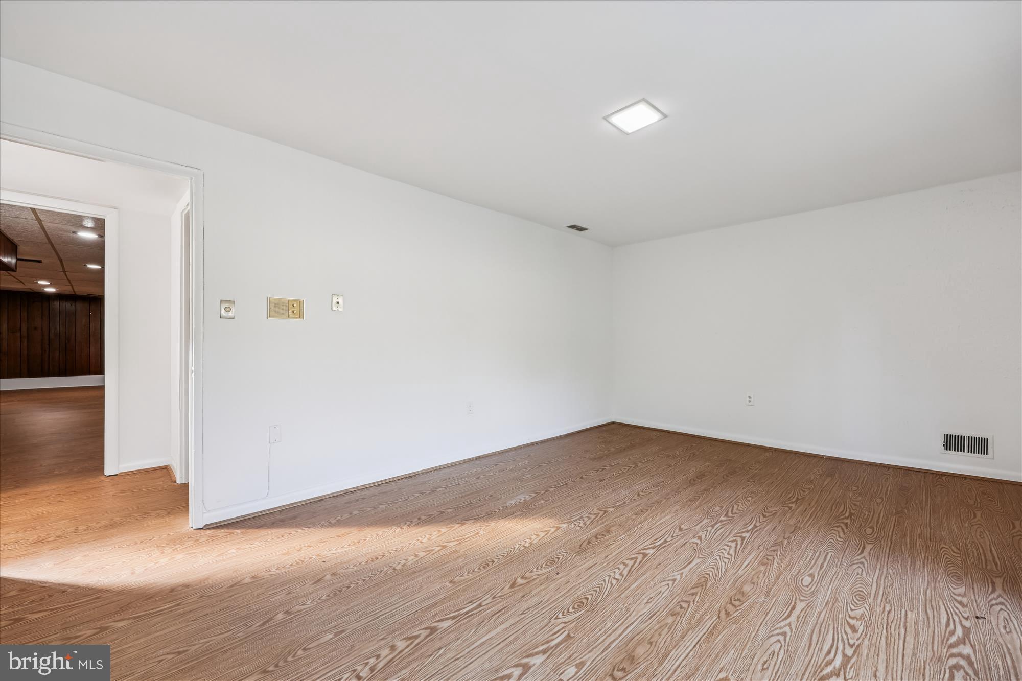 MANOR WOODS - Residential