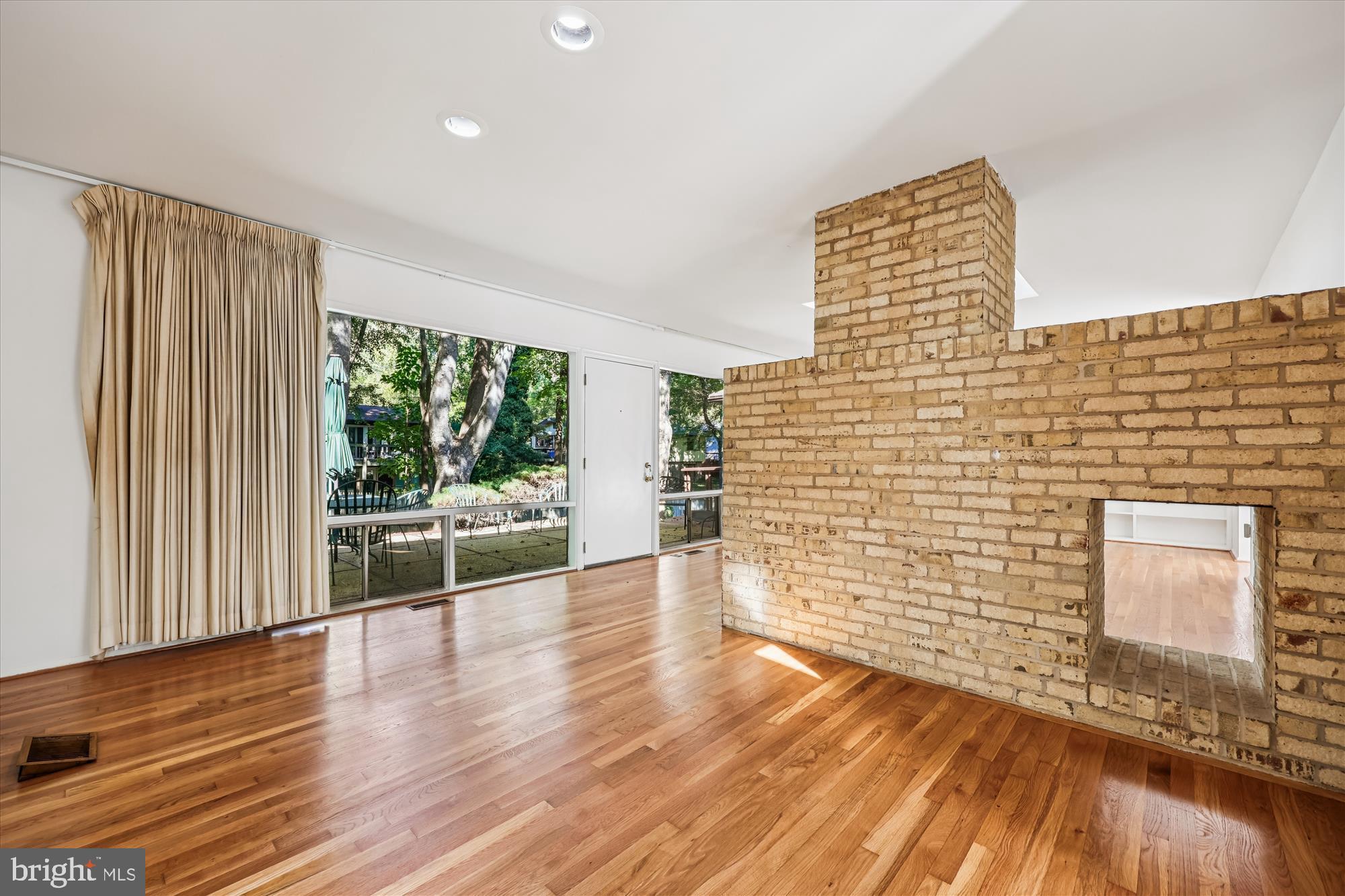 MANOR WOODS - Residential