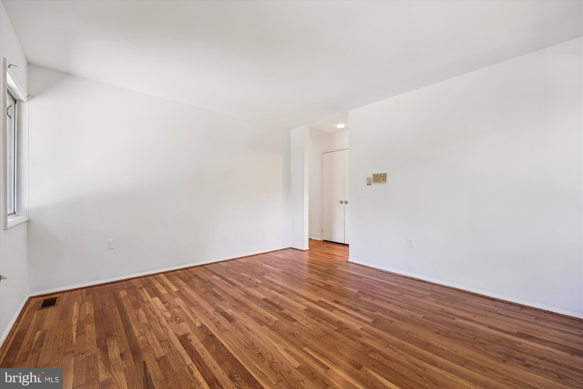 MANOR WOODS - Residential