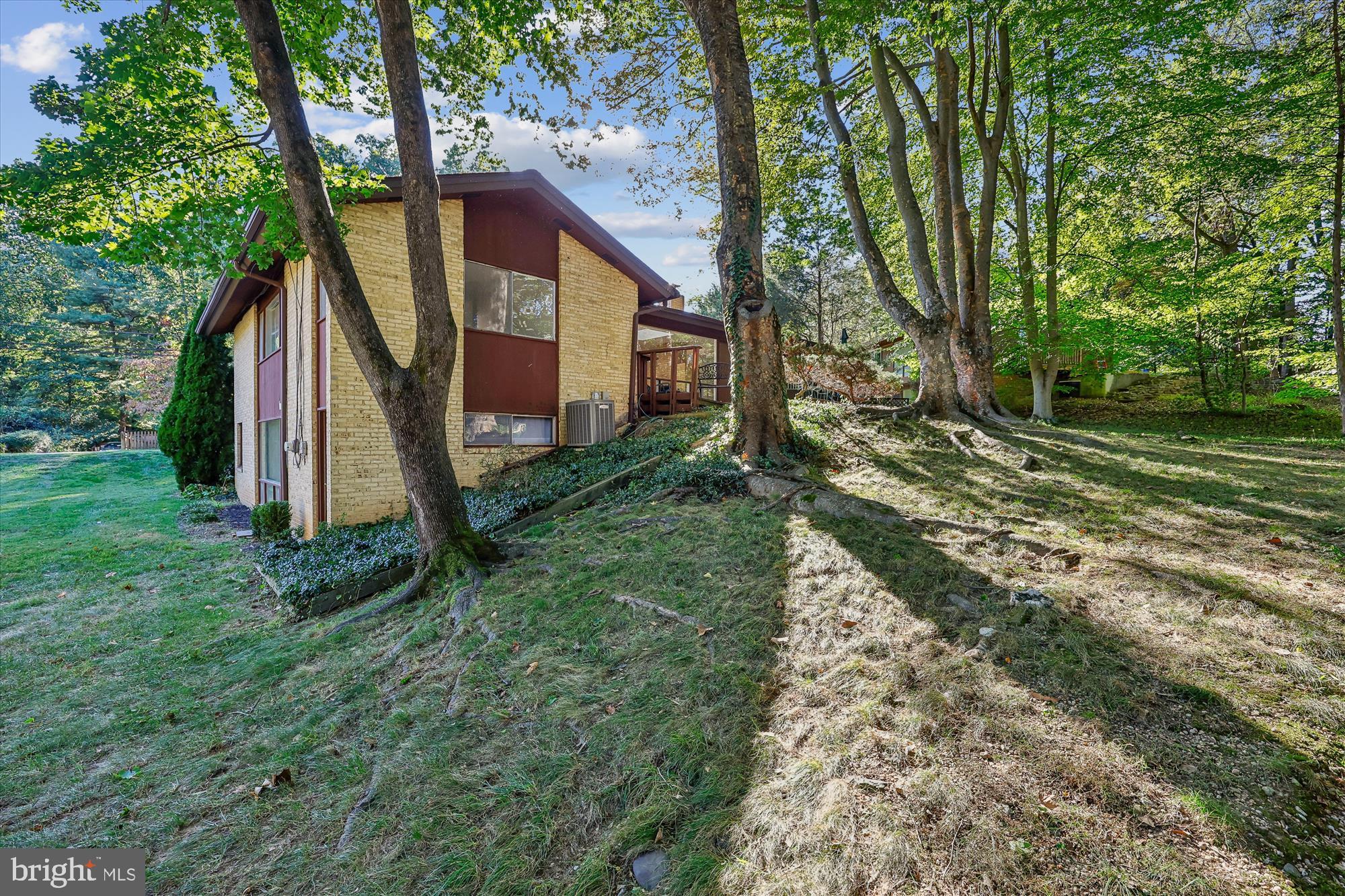 MANOR WOODS - Residential