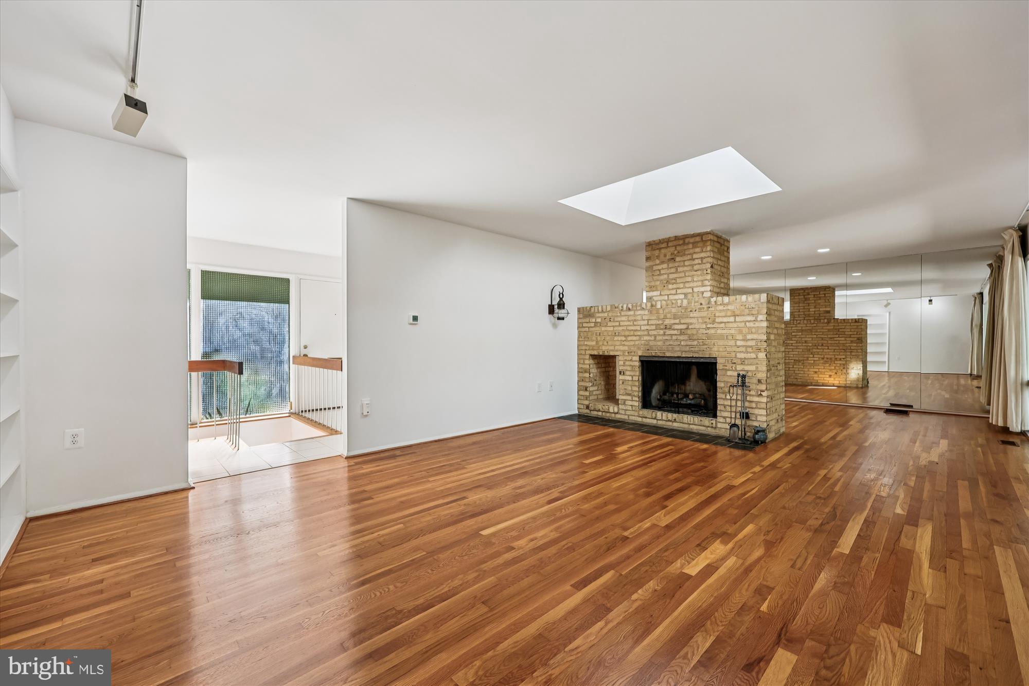 MANOR WOODS - Residential