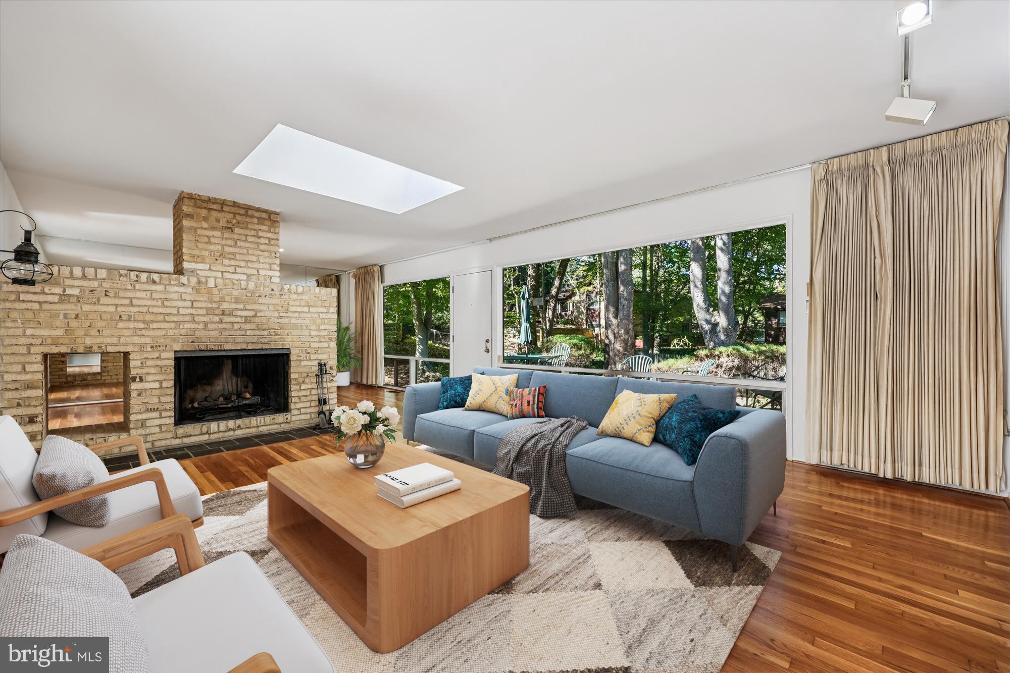 MANOR WOODS - Residential