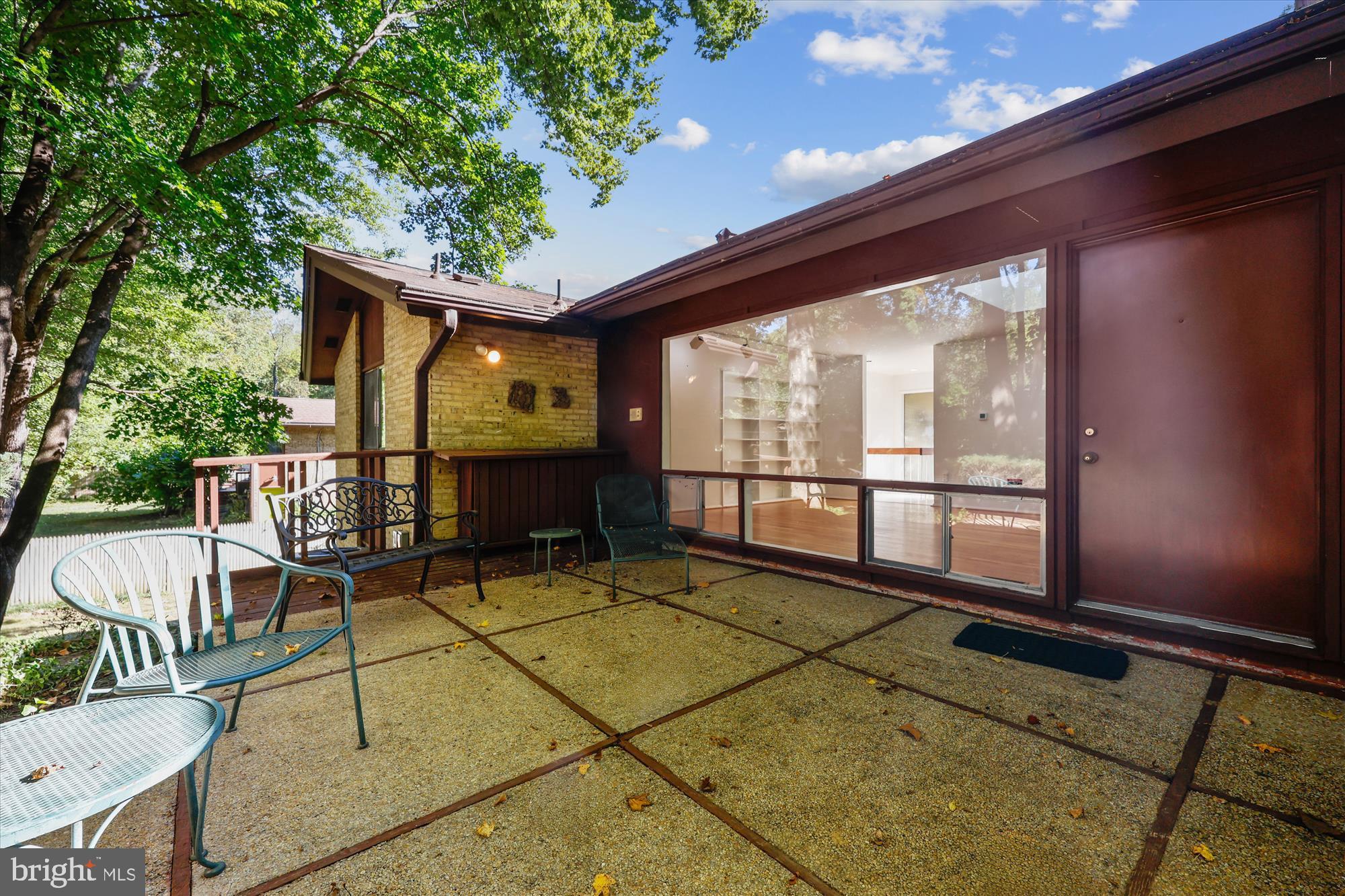 MANOR WOODS - Residential