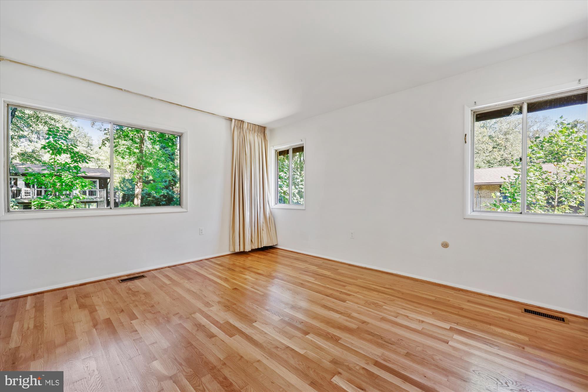 MANOR WOODS - Residential