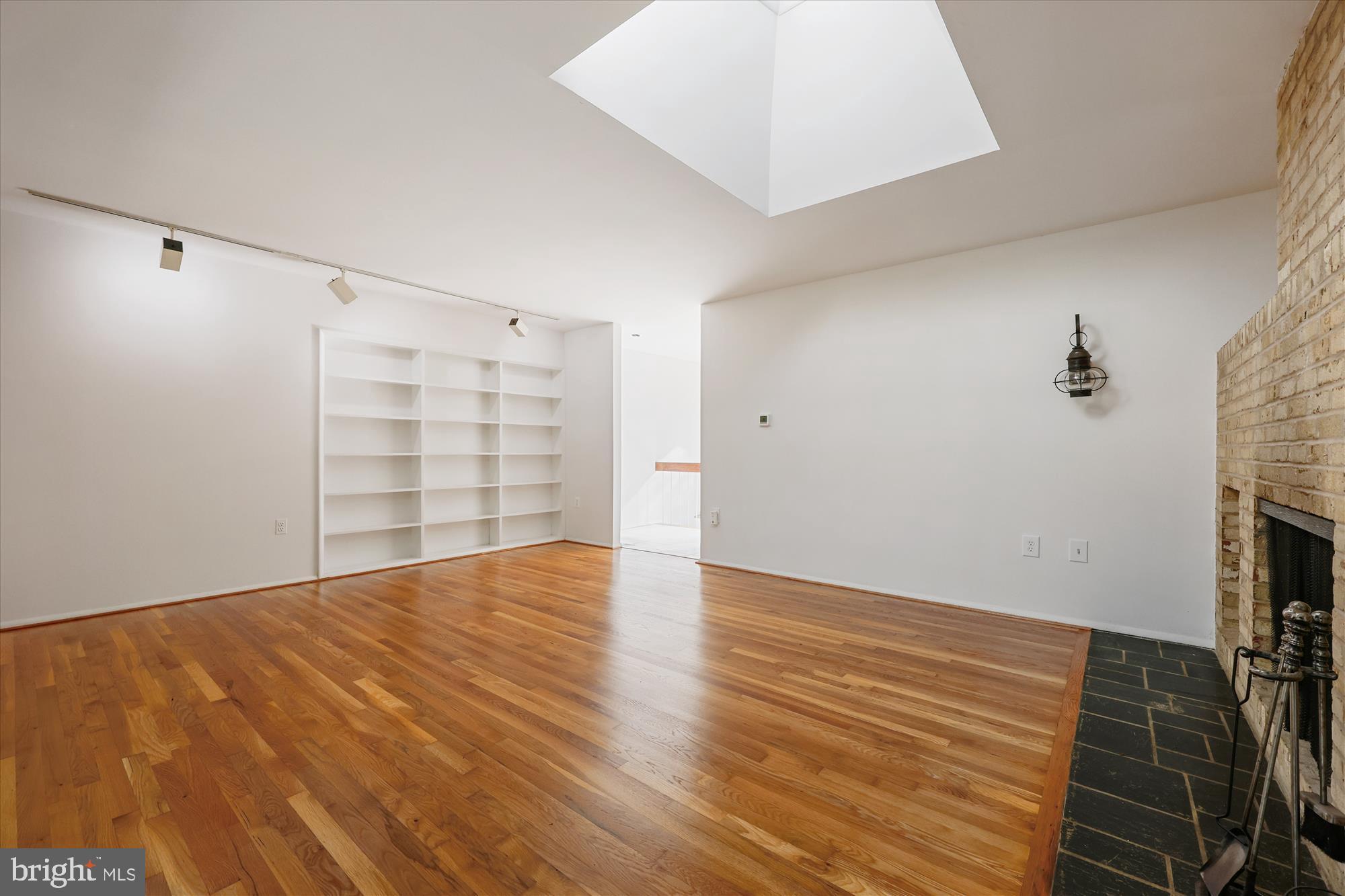 MANOR WOODS - Residential