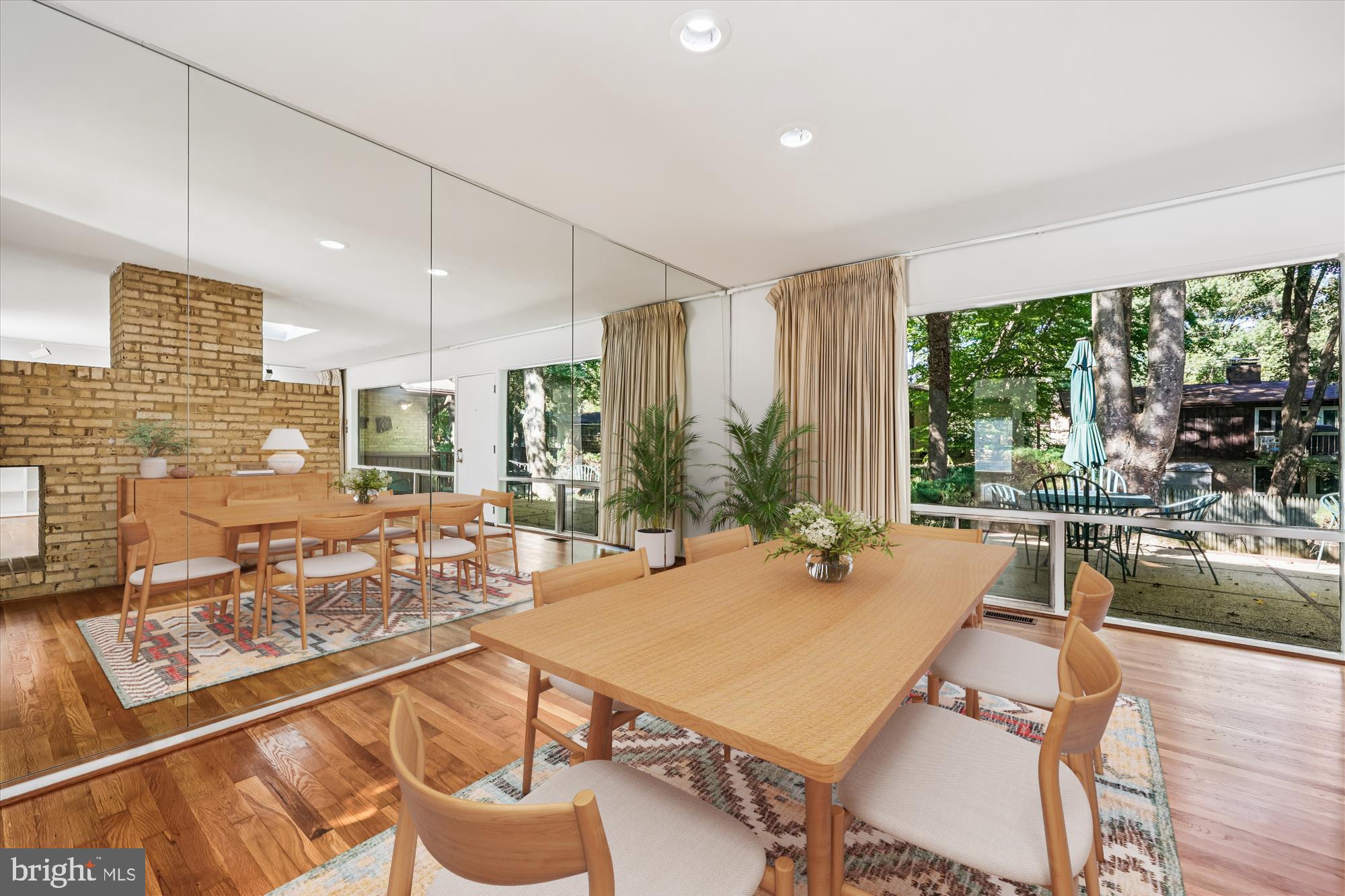 MANOR WOODS - Residential