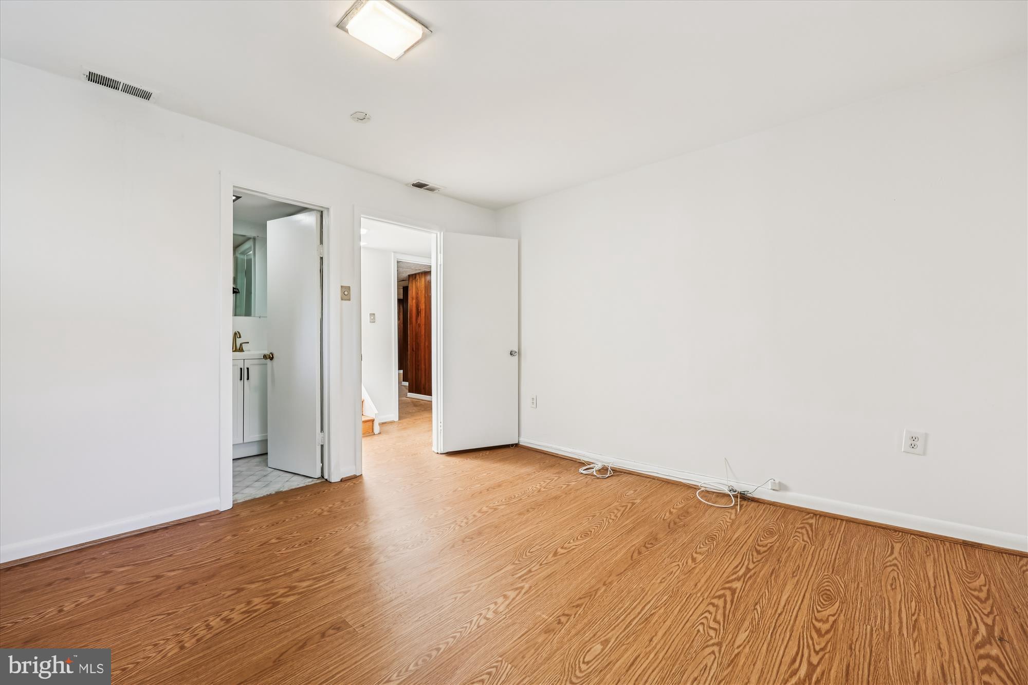 MANOR WOODS - Residential