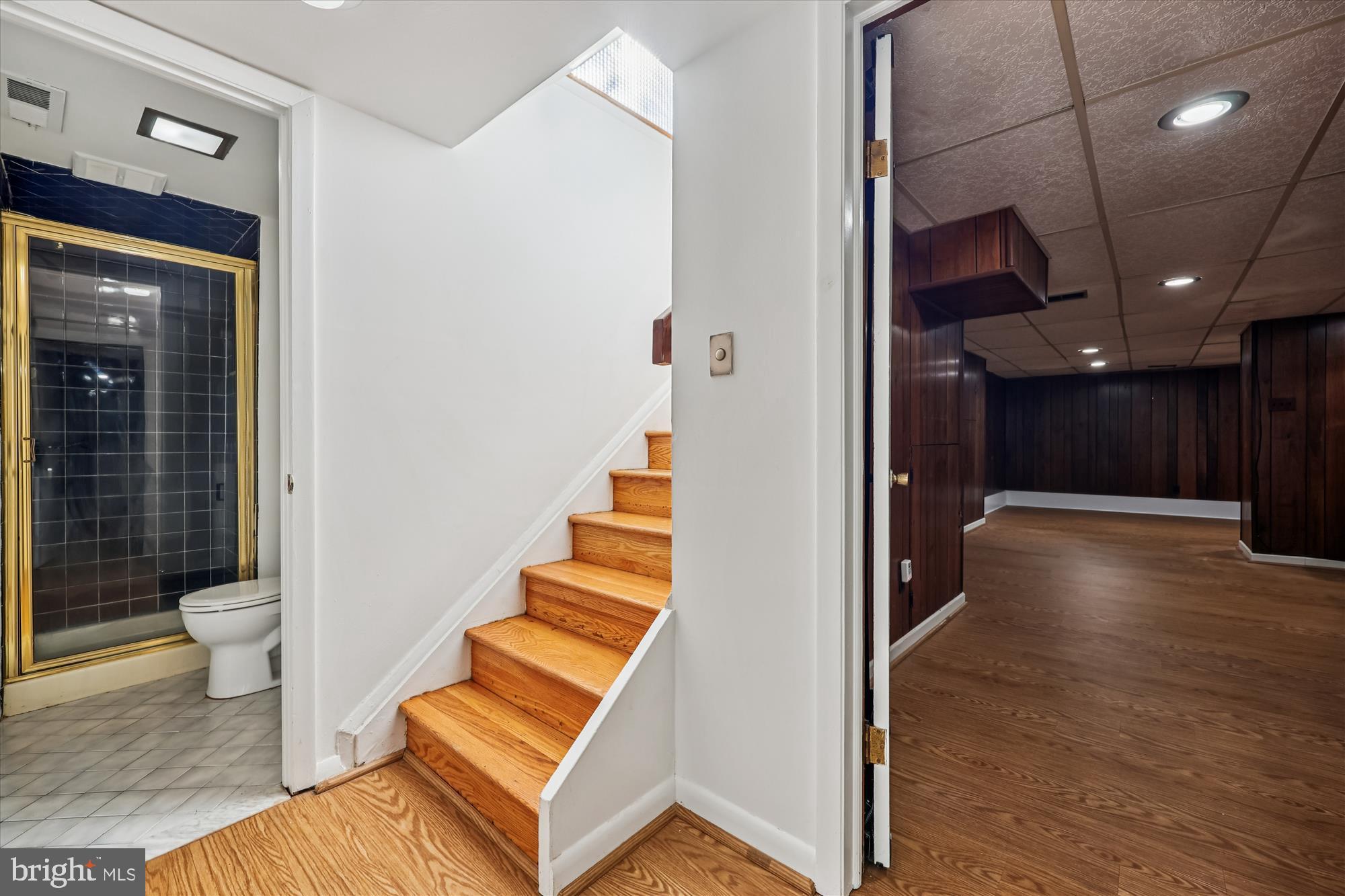 MANOR WOODS - Residential