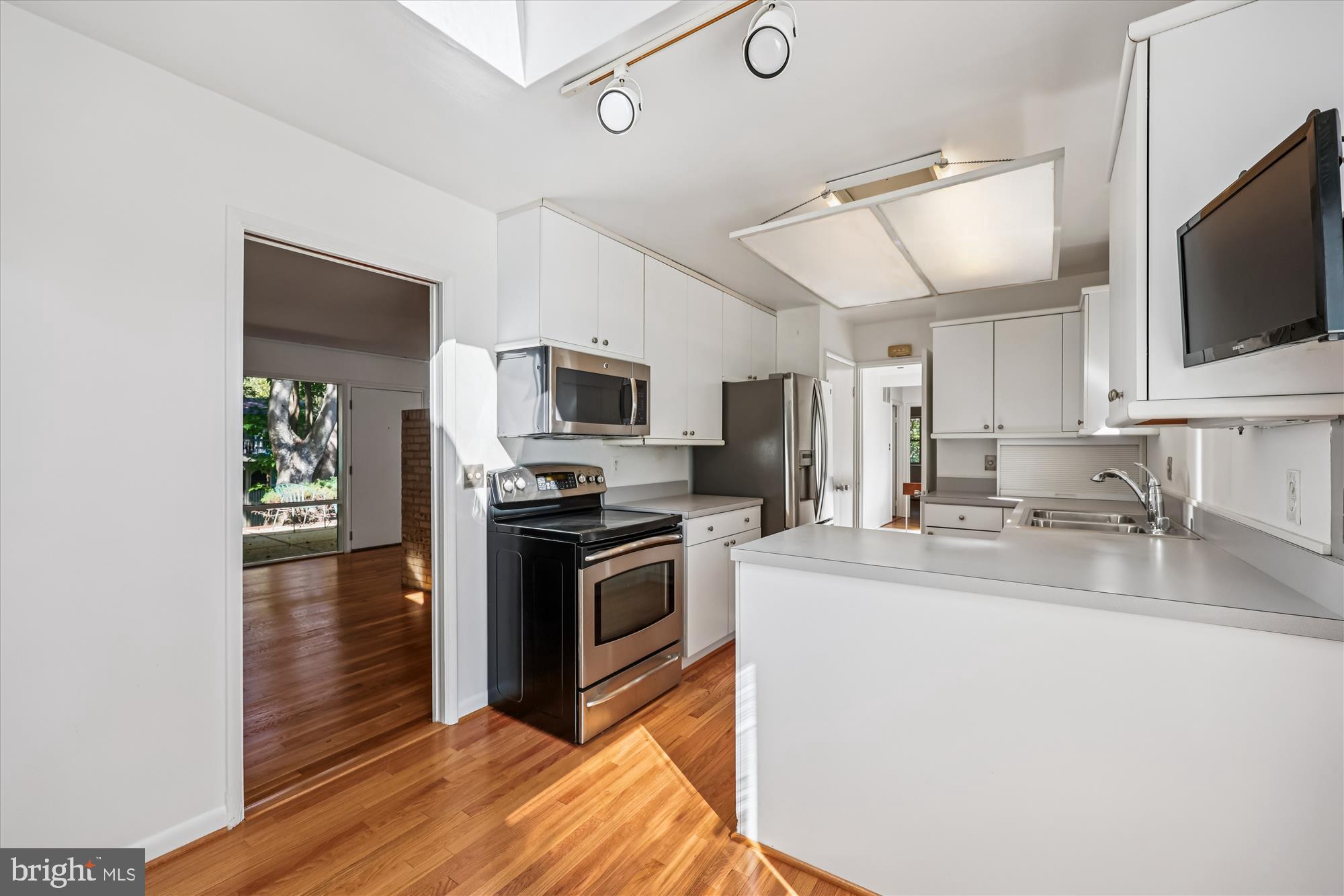 MANOR WOODS - Residential