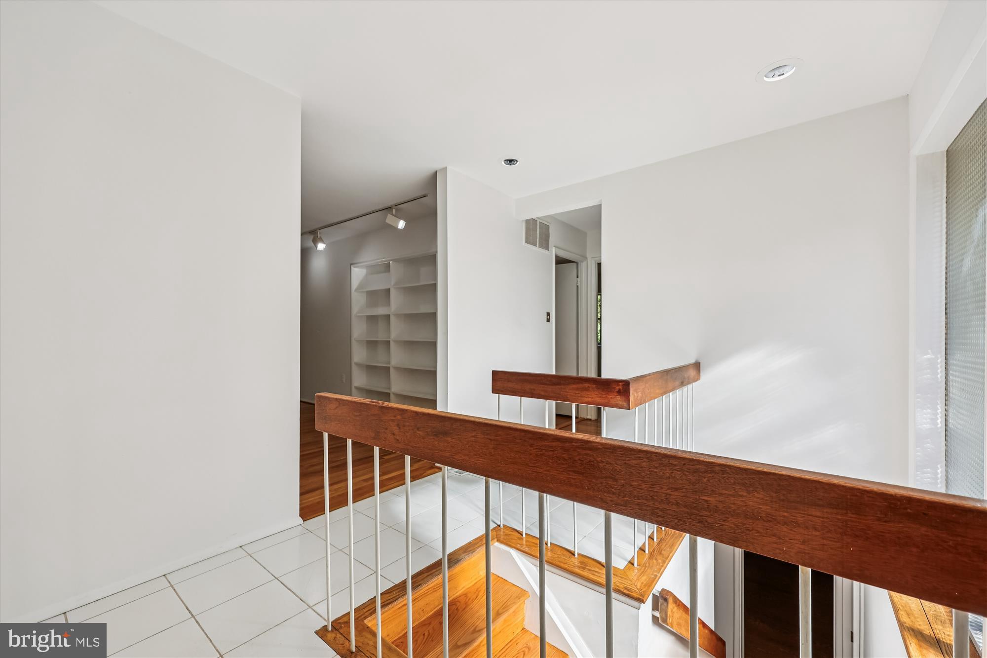 MANOR WOODS - Residential