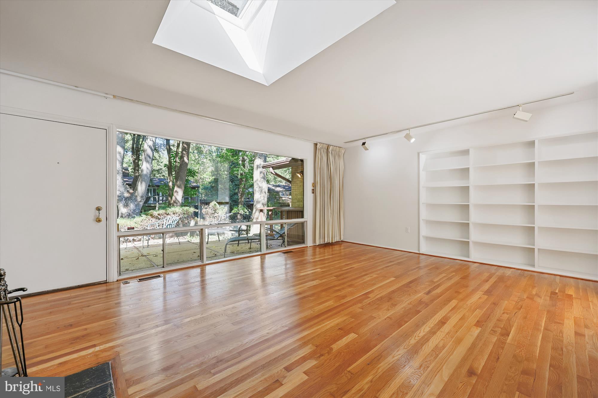 MANOR WOODS - Residential