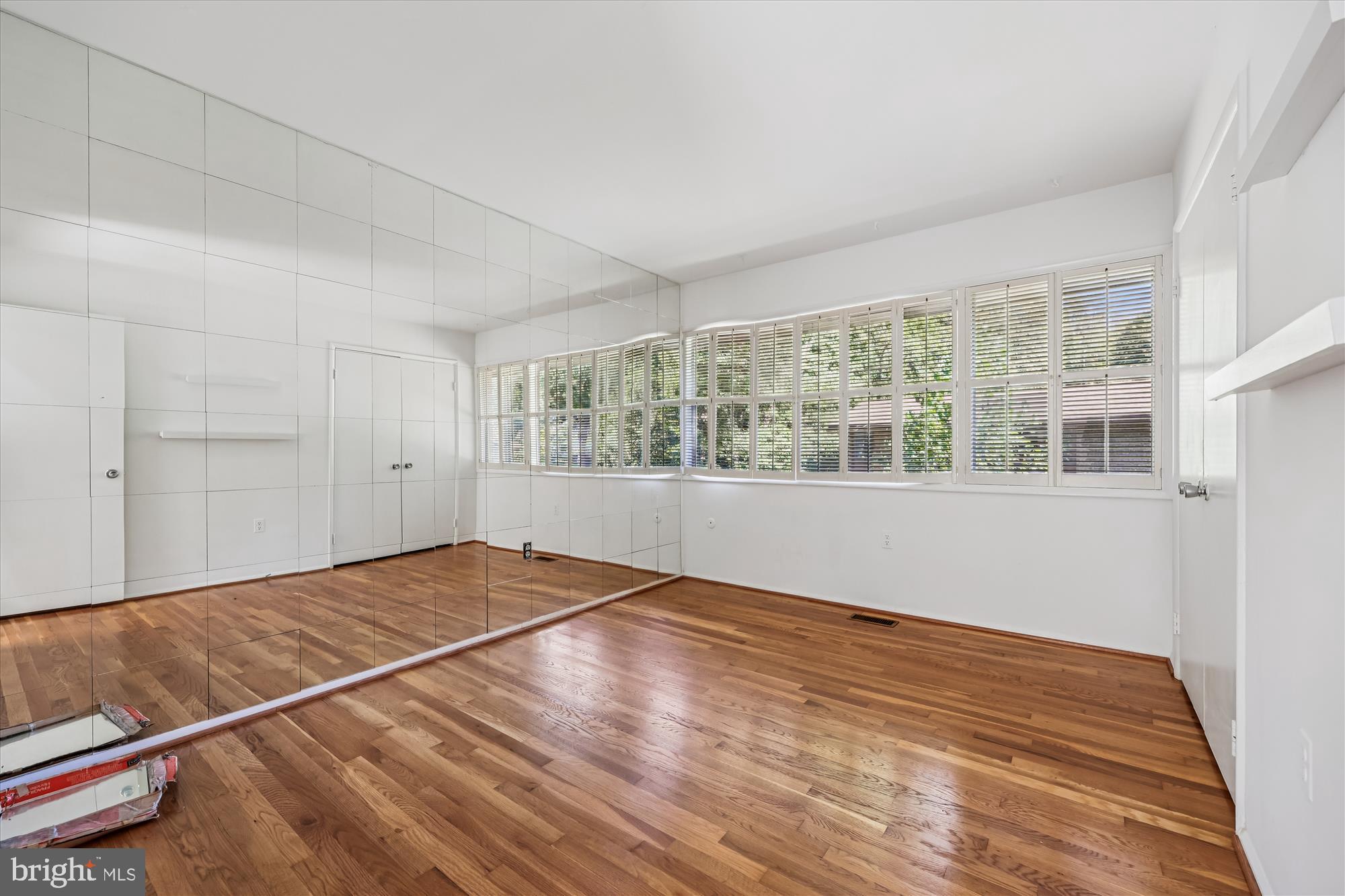 MANOR WOODS - Residential