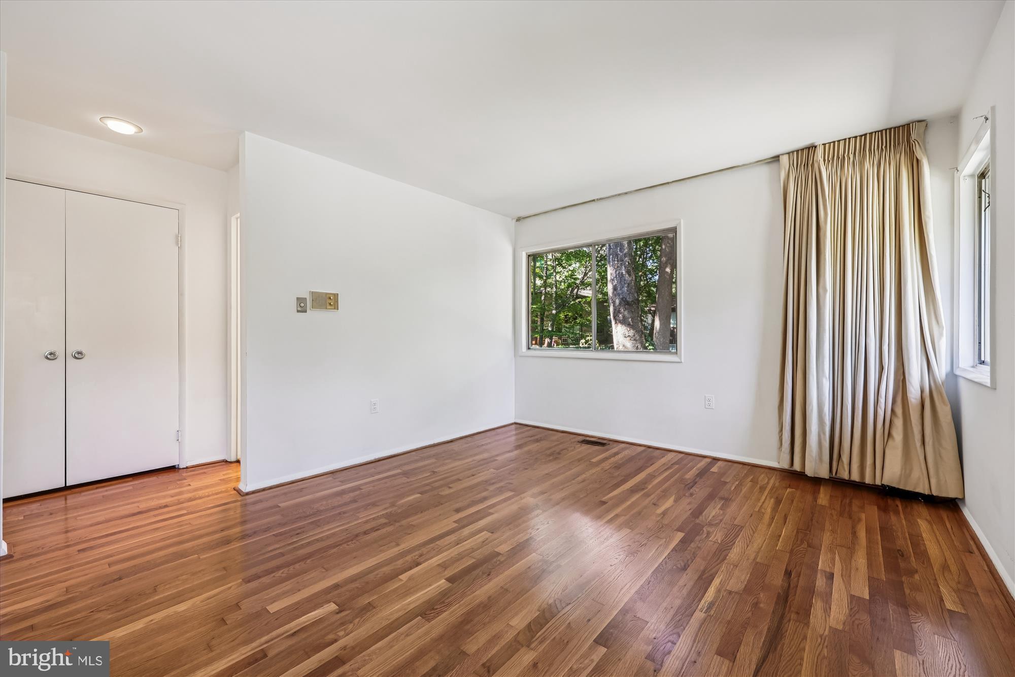 MANOR WOODS - Residential