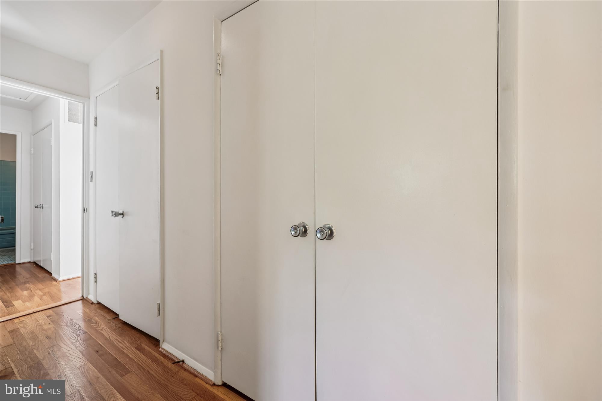 MANOR WOODS - Residential