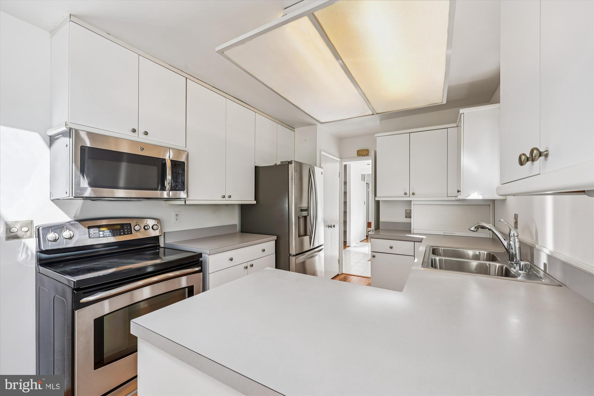 MANOR WOODS - Residential