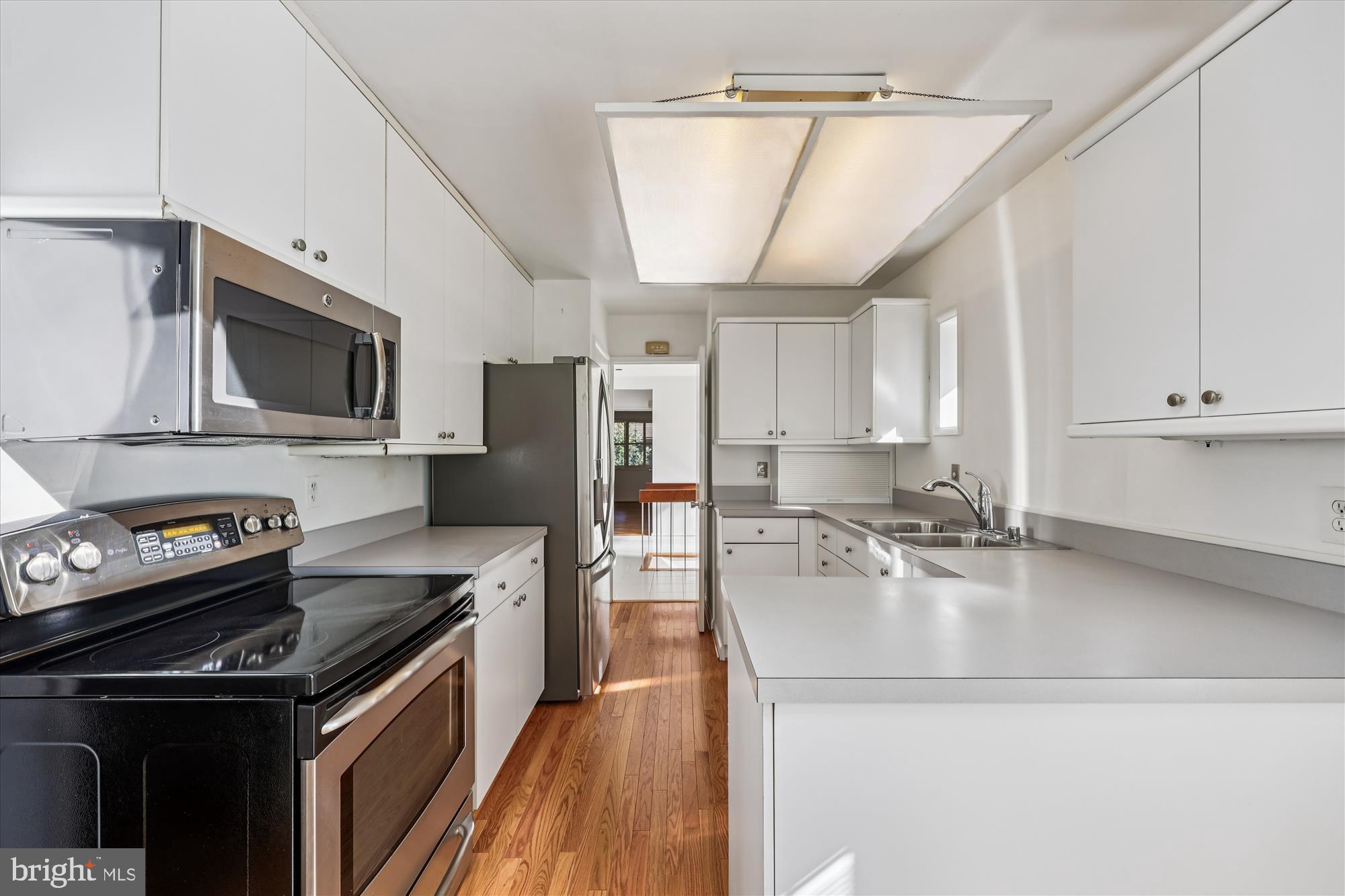 MANOR WOODS - Residential