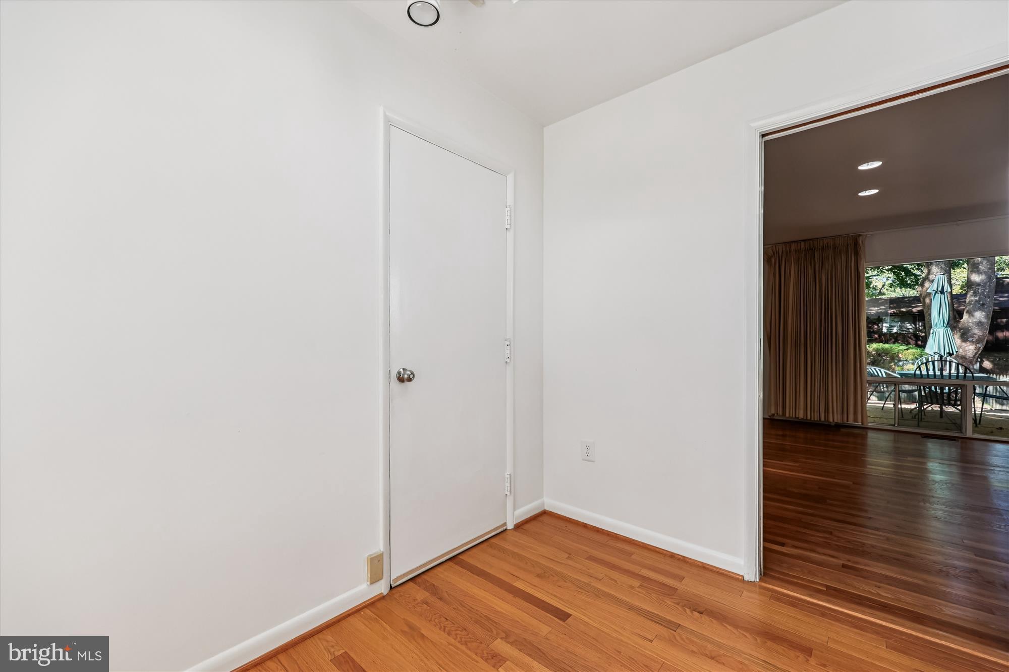 MANOR WOODS - Residential