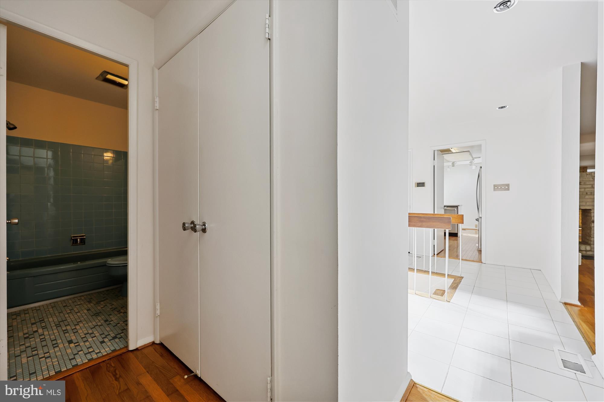 MANOR WOODS - Residential