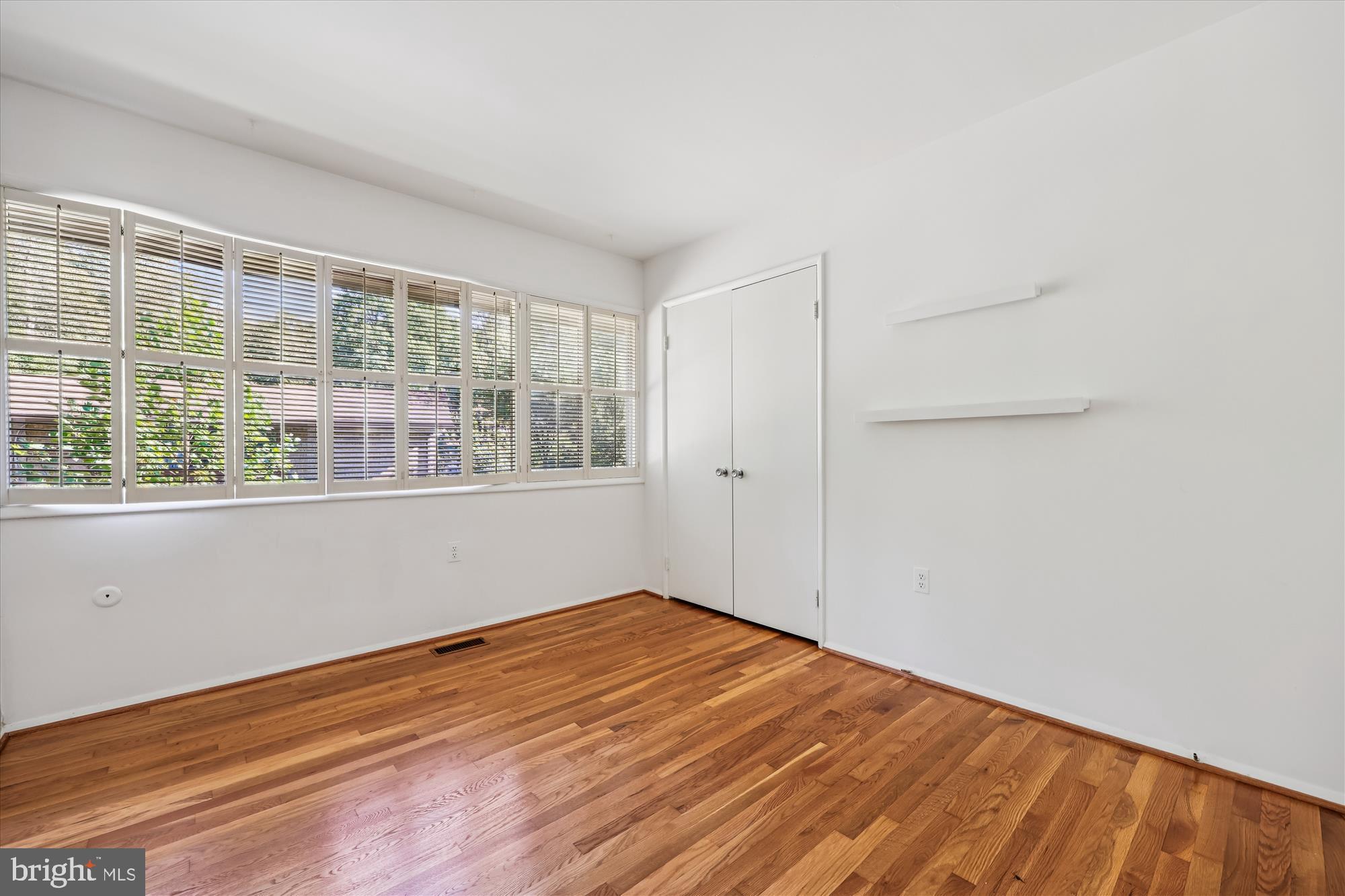 MANOR WOODS - Residential