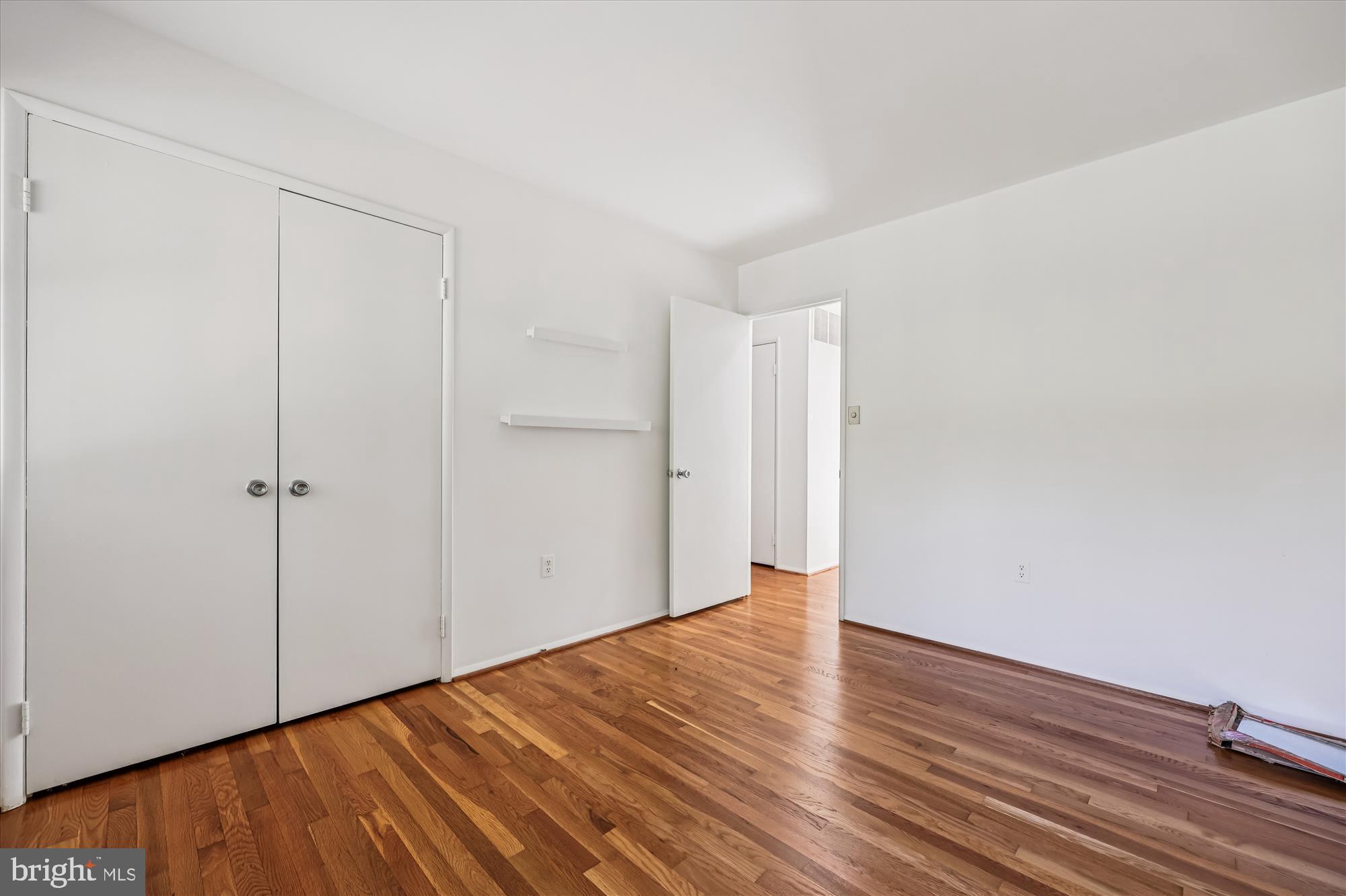 MANOR WOODS - Residential