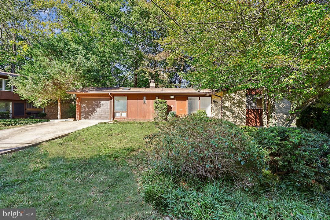 MANOR WOODS - Residential