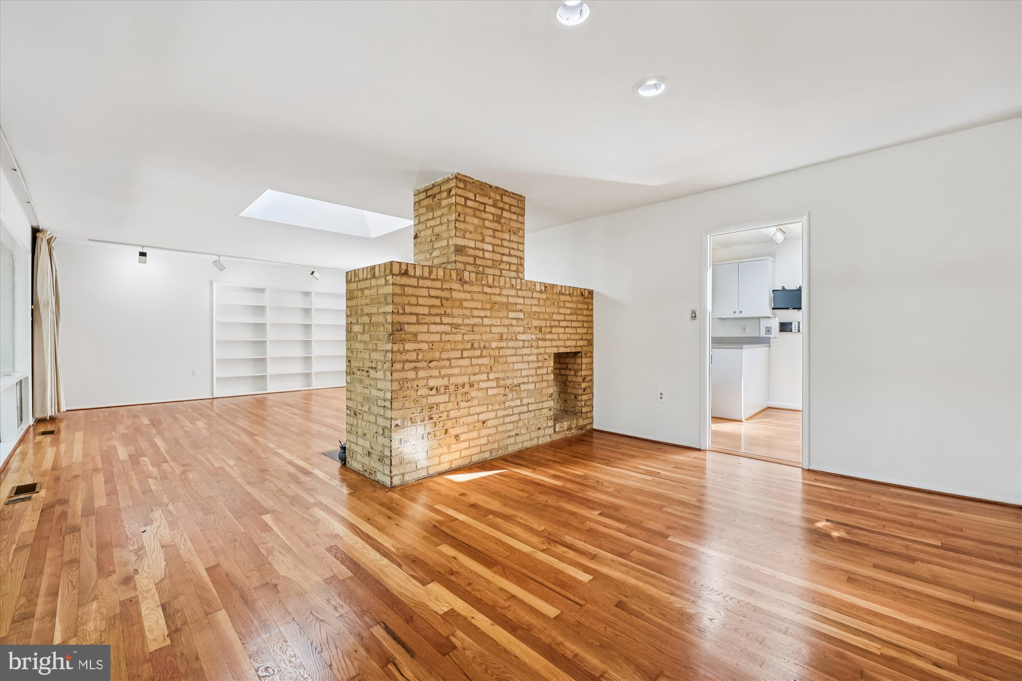 MANOR WOODS - Residential