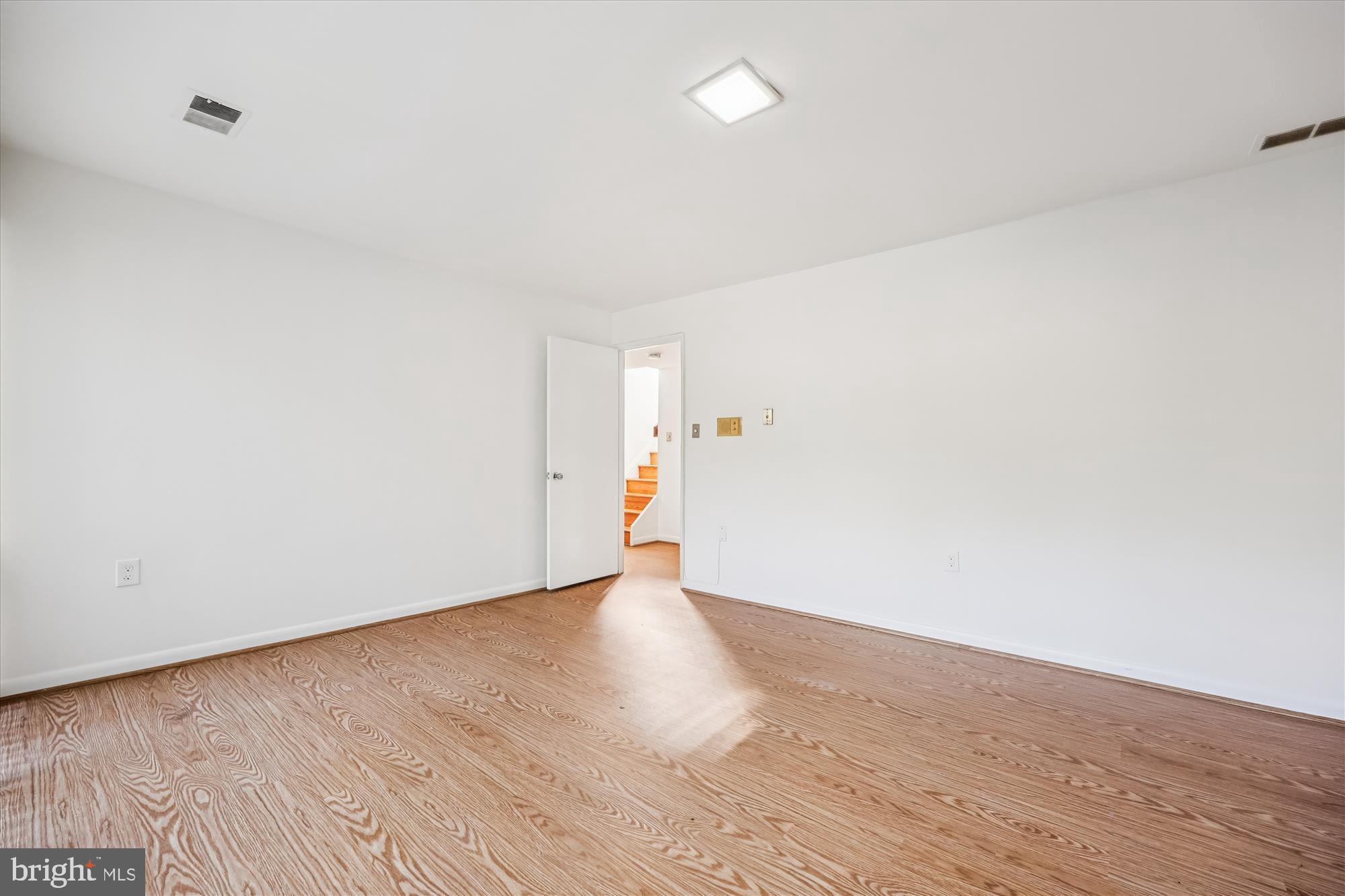 MANOR WOODS - Residential