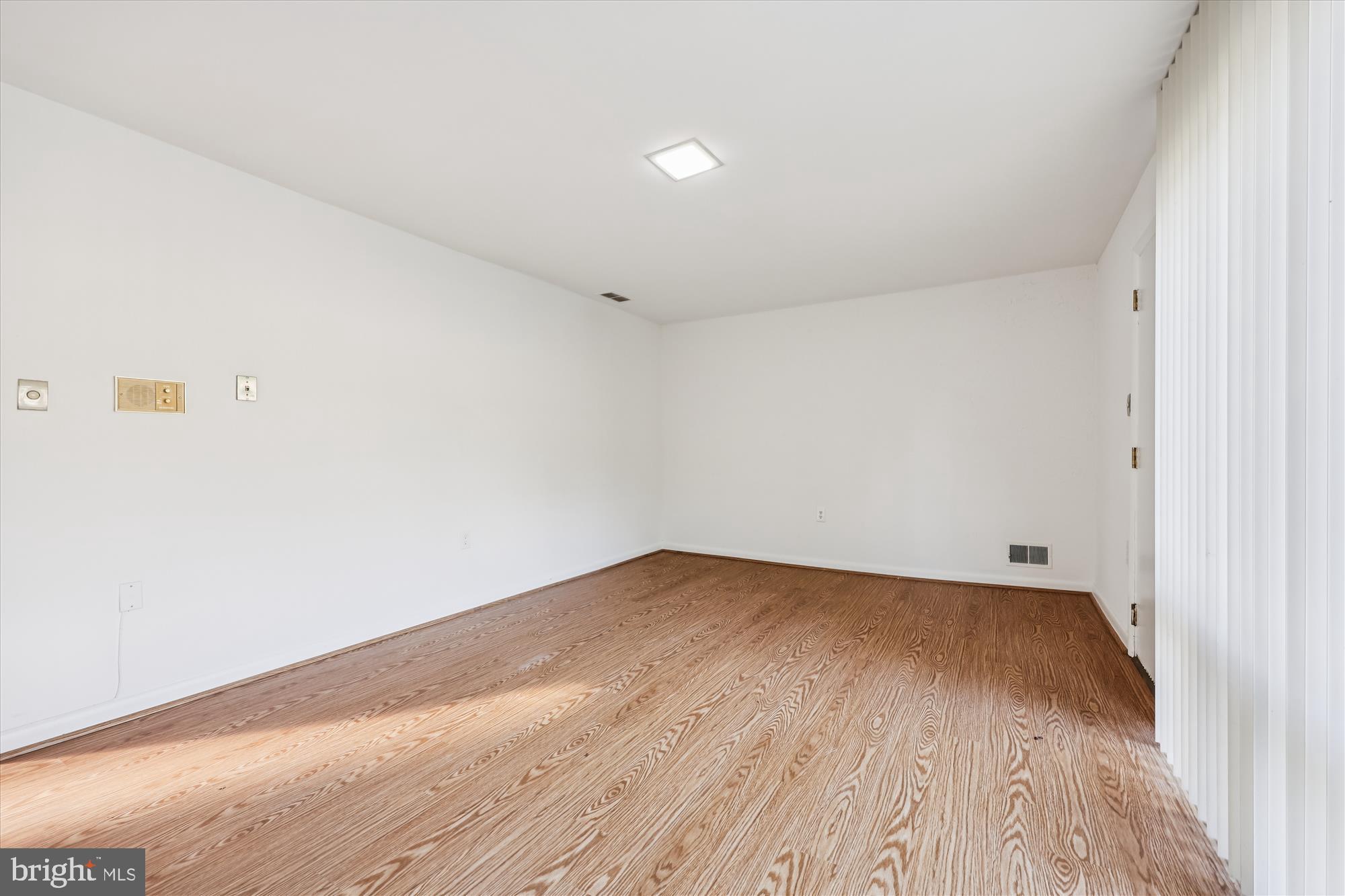 MANOR WOODS - Residential