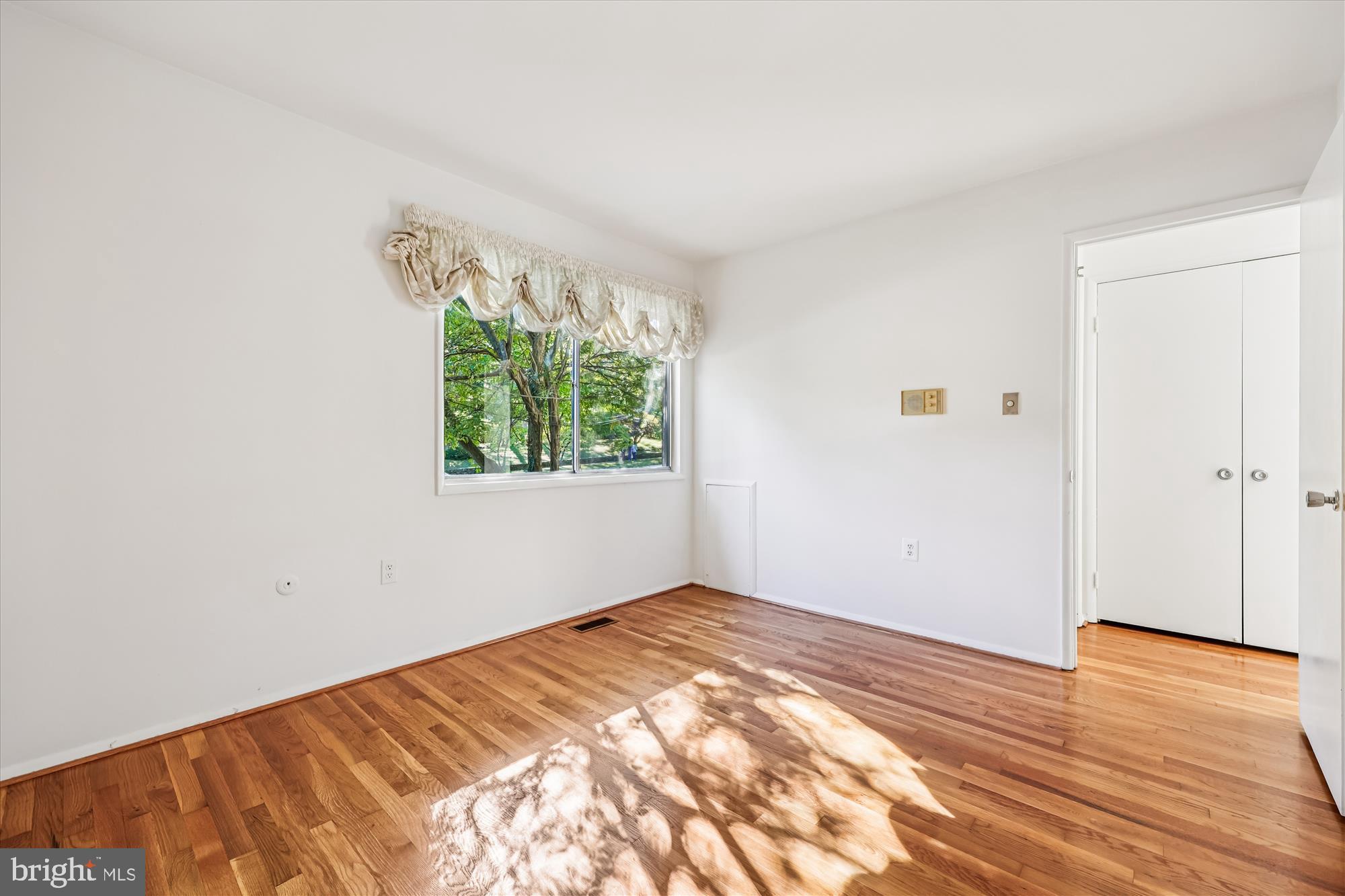 MANOR WOODS - Residential