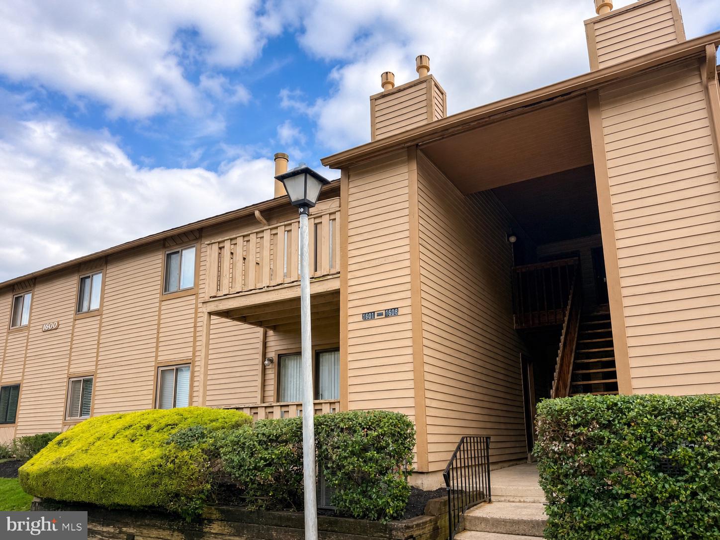 1605 WOODHOLLOW DRIVE
