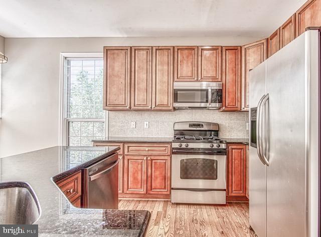 LANDS OF QUAKER VILLAGE - Residential Lease