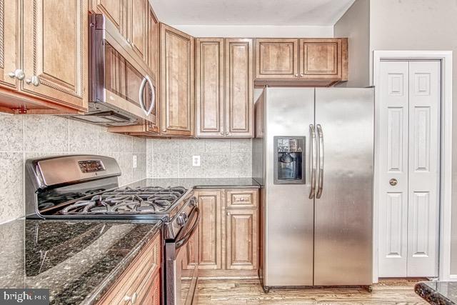 LANDS OF QUAKER VILLAGE - Residential Lease