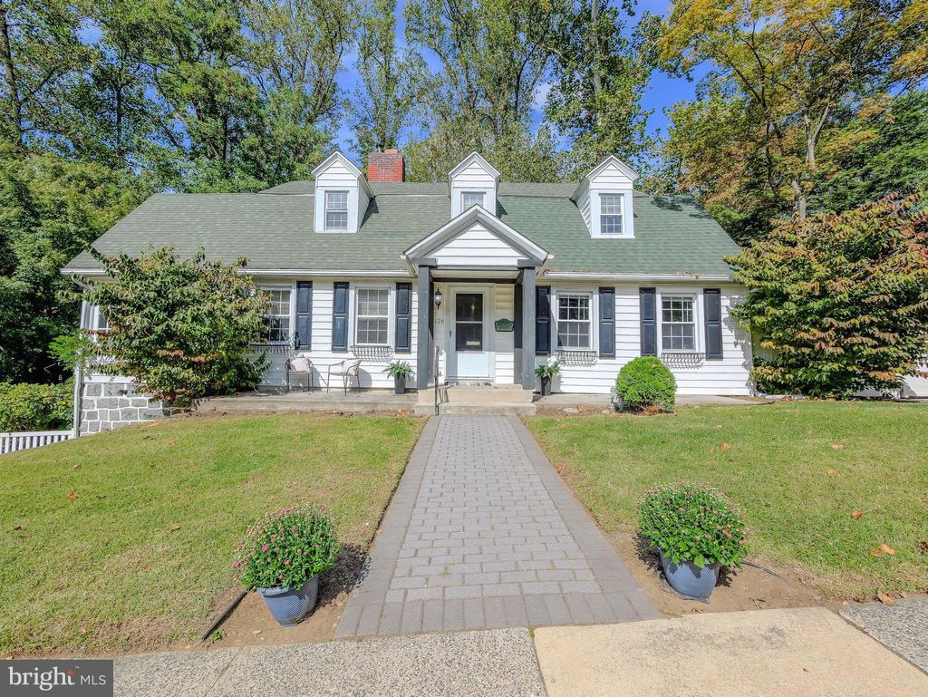 Photo of 126 Lansdowne Court, LANSDOWNE, PA 19050 (MLS # PADE2100024)
