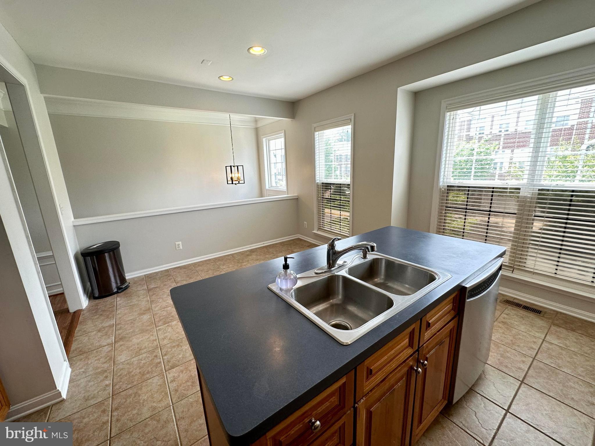 LOUDOUN PARKWAY CENTER - Residential Lease