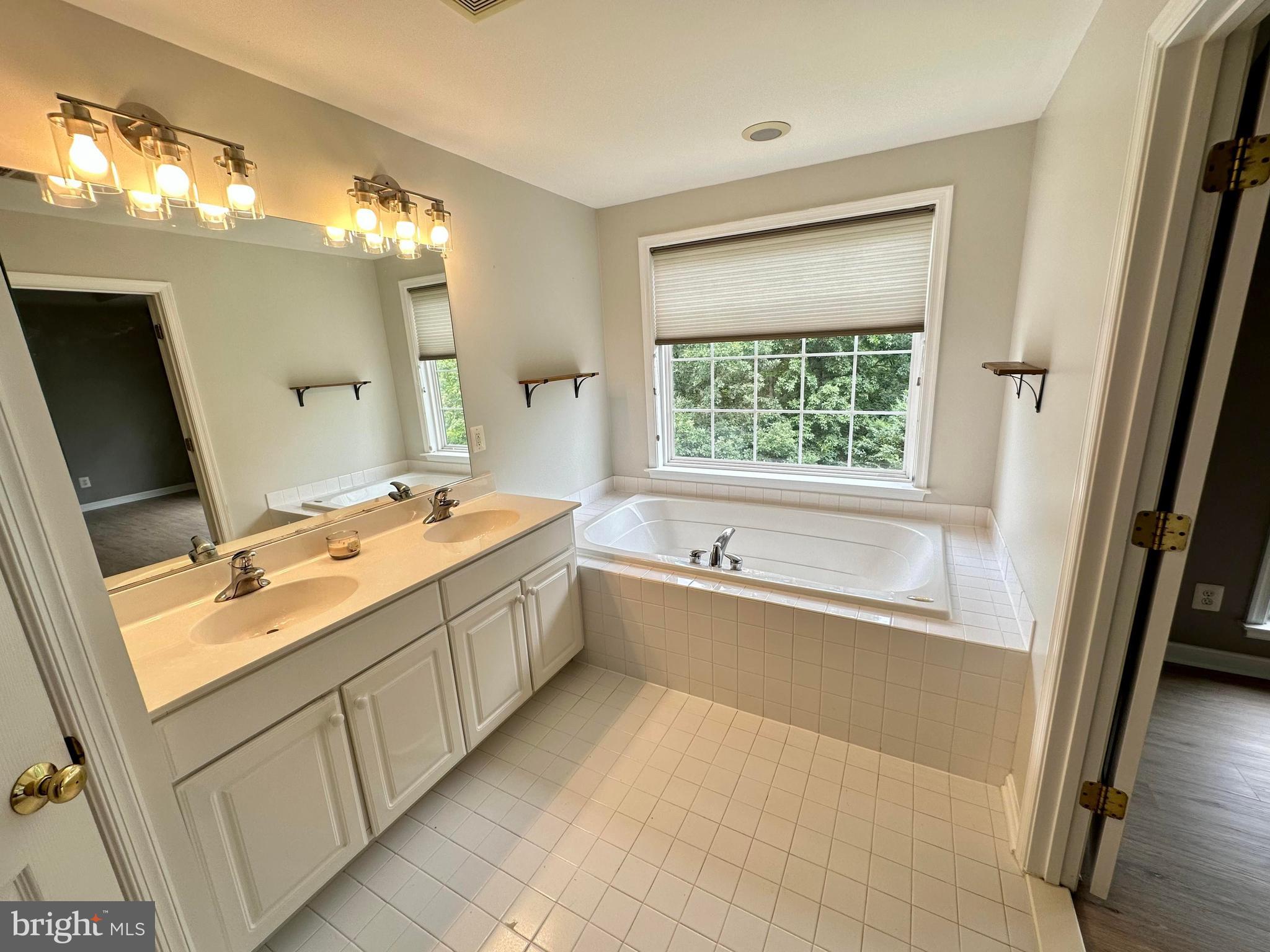 LOUDOUN PARKWAY CENTER - Residential Lease