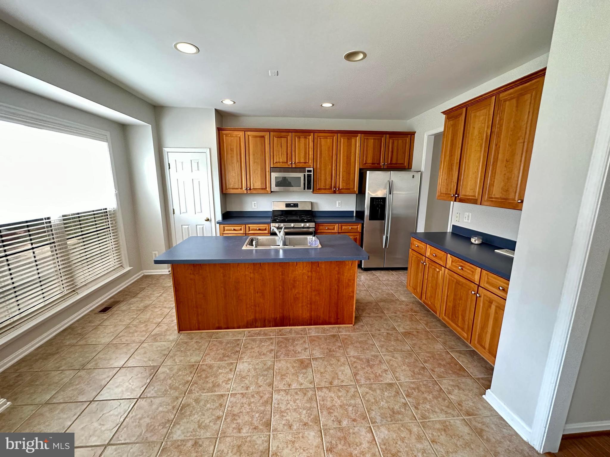 LOUDOUN PARKWAY CENTER - Residential Lease