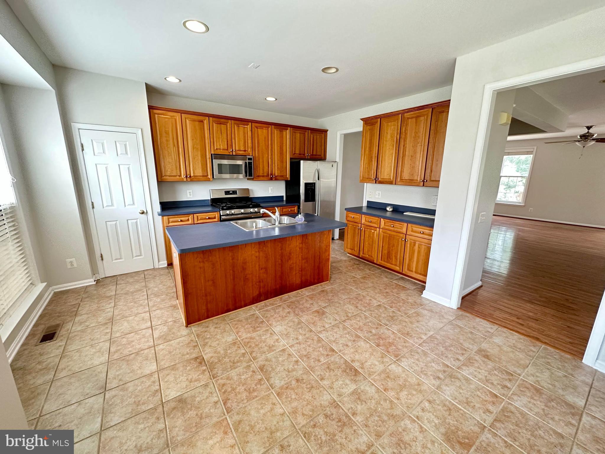 LOUDOUN PARKWAY CENTER - Residential Lease