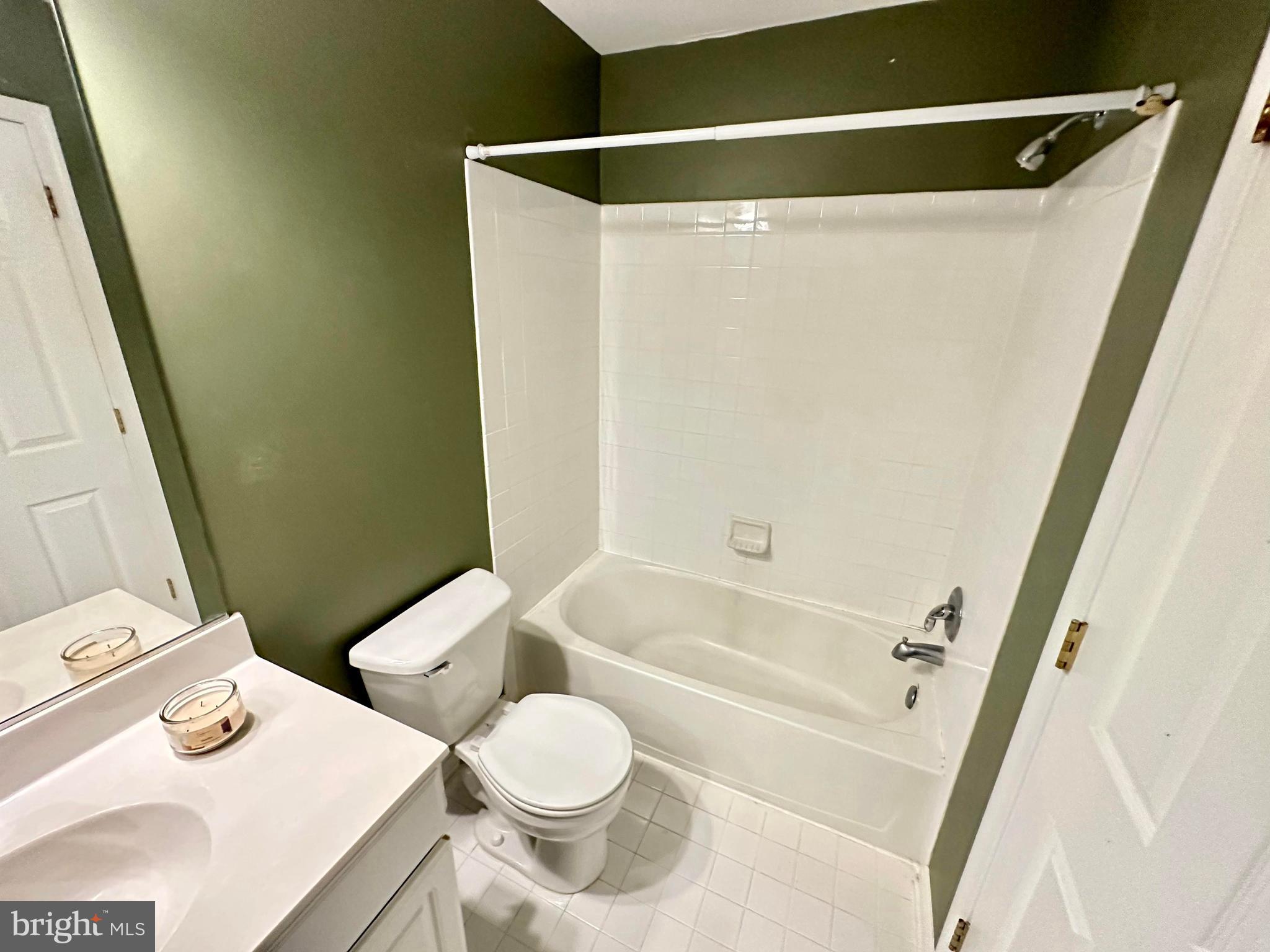 LOUDOUN PARKWAY CENTER - Residential Lease