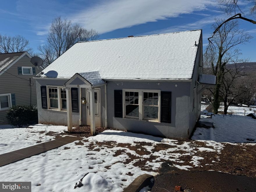 INVESTORS/BUILDERS!!! This is a project house that has been demo'ed and can be put back together OR also has building plans approved to tear down and build all new. Outside historic district but in walking distance to Old Town. Elevation allows for amazing view across Warrenton from the rear. Owners have too many projects to take this one on at the moment.  House plans approved and available upon request