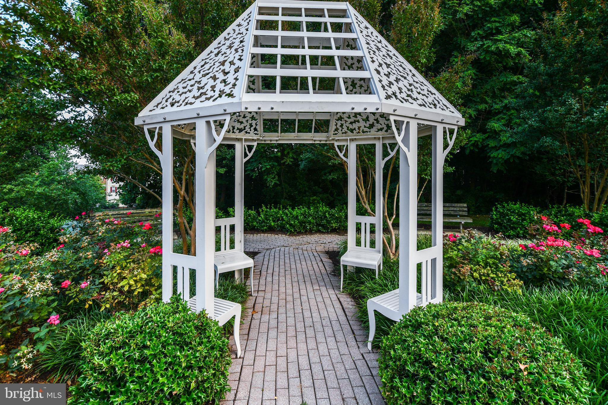 WOODVIEW VILLAGE - Residential Lease