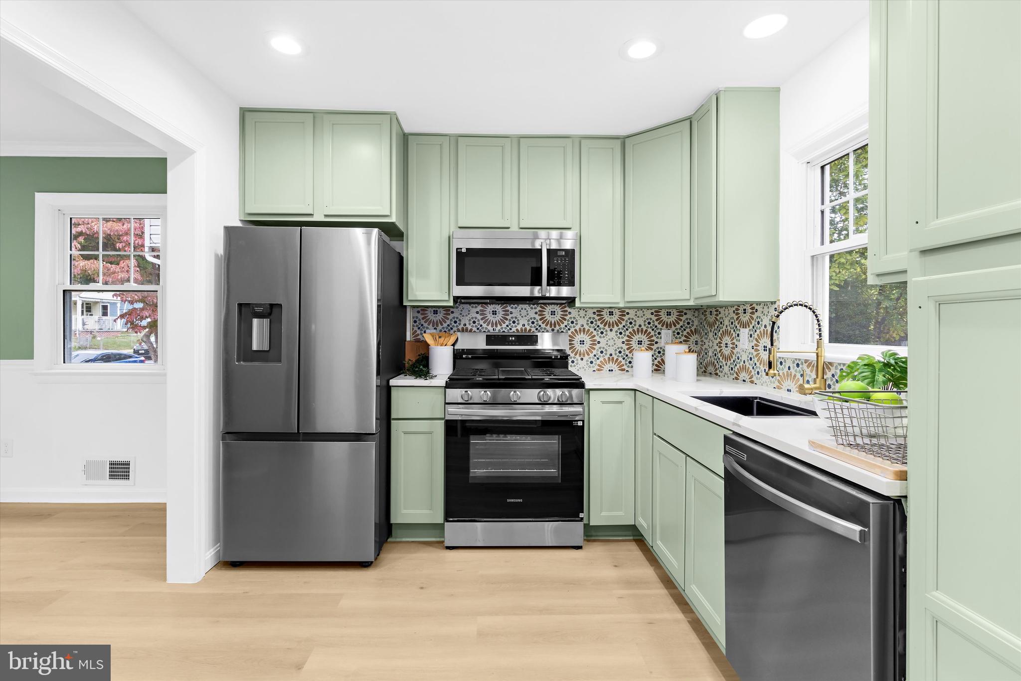 RIVERDALE PARK - Residential