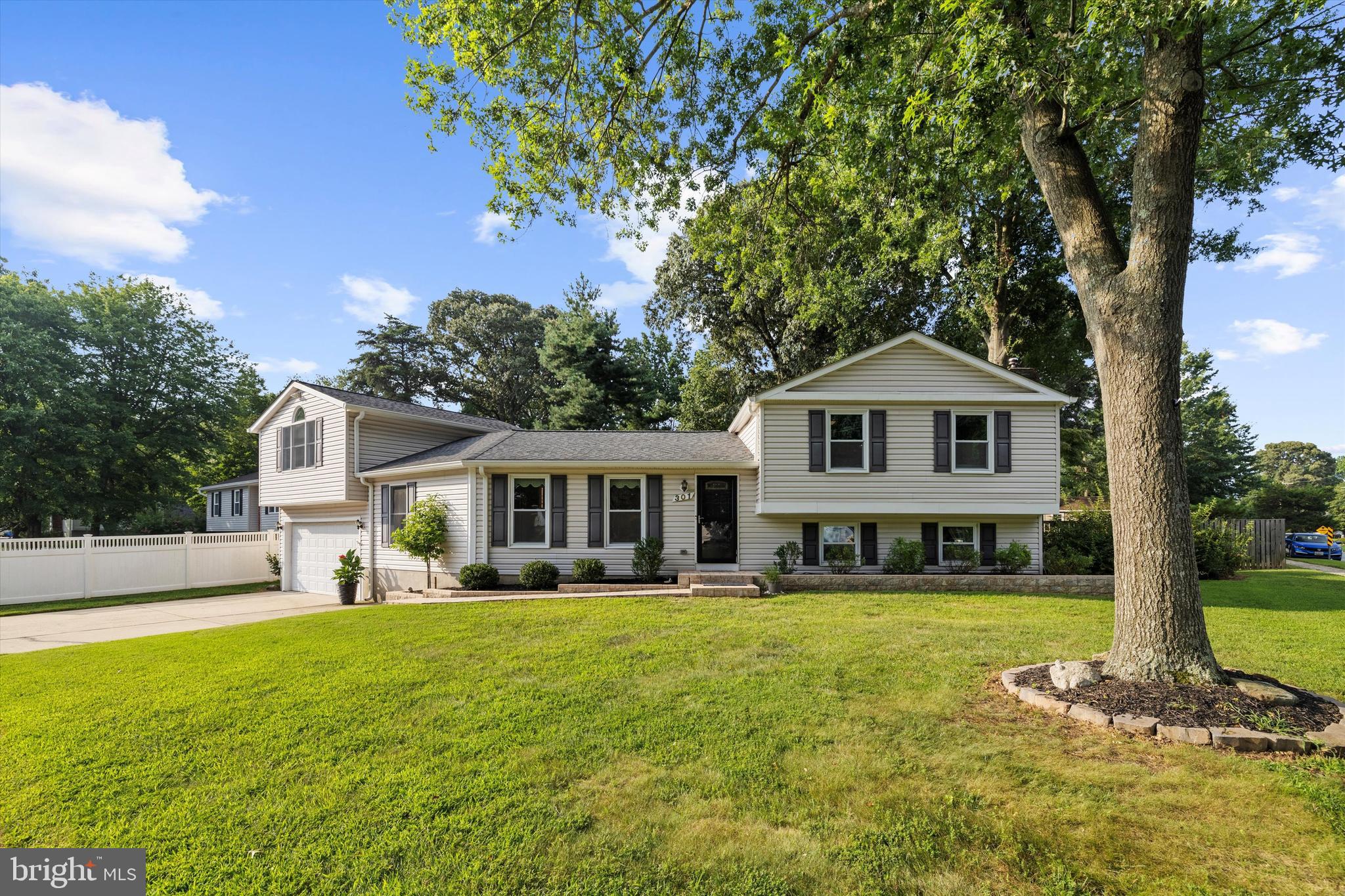 301 RAUSSELL PLACE