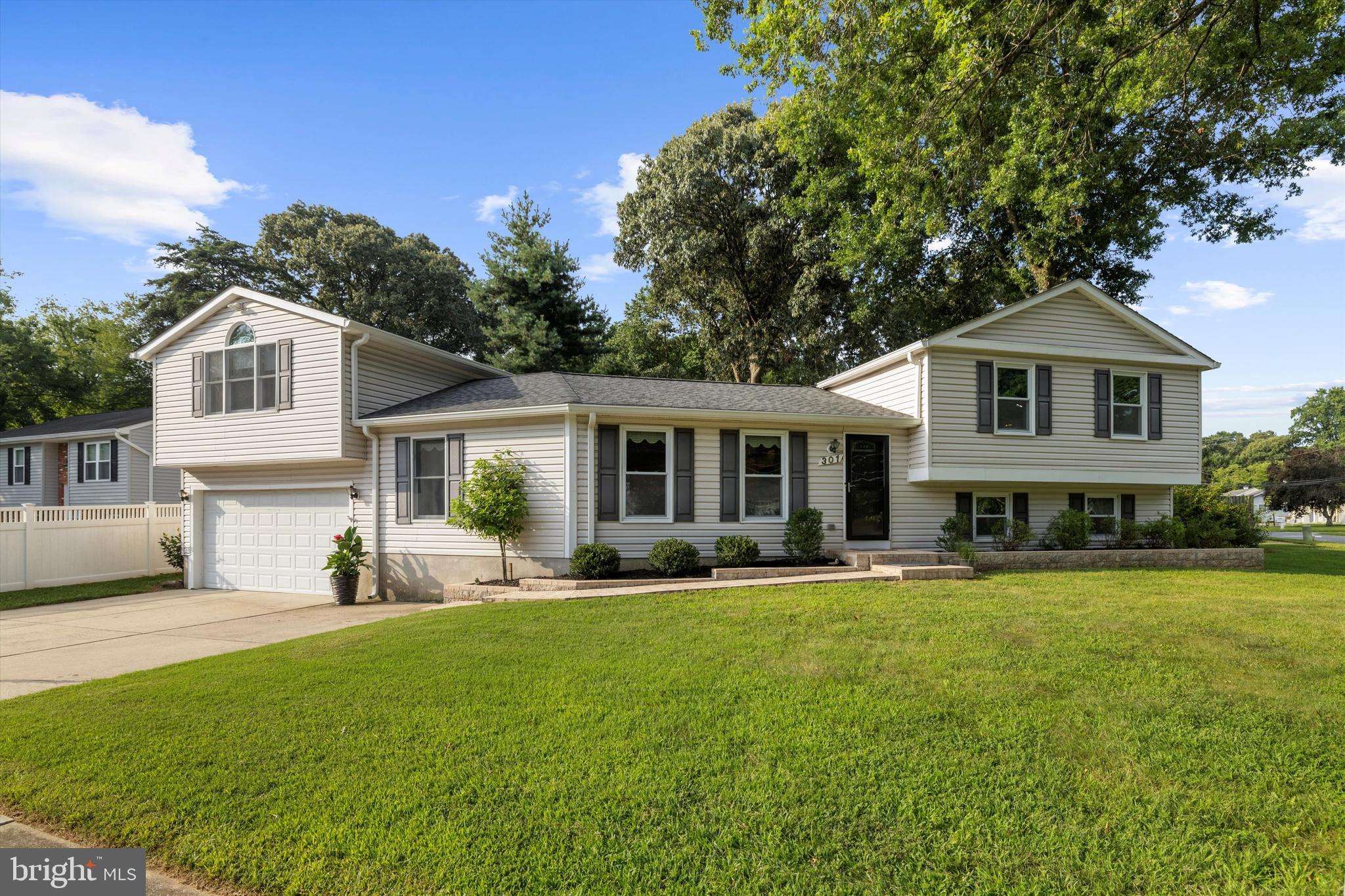 301 RAUSSELL PLACE
