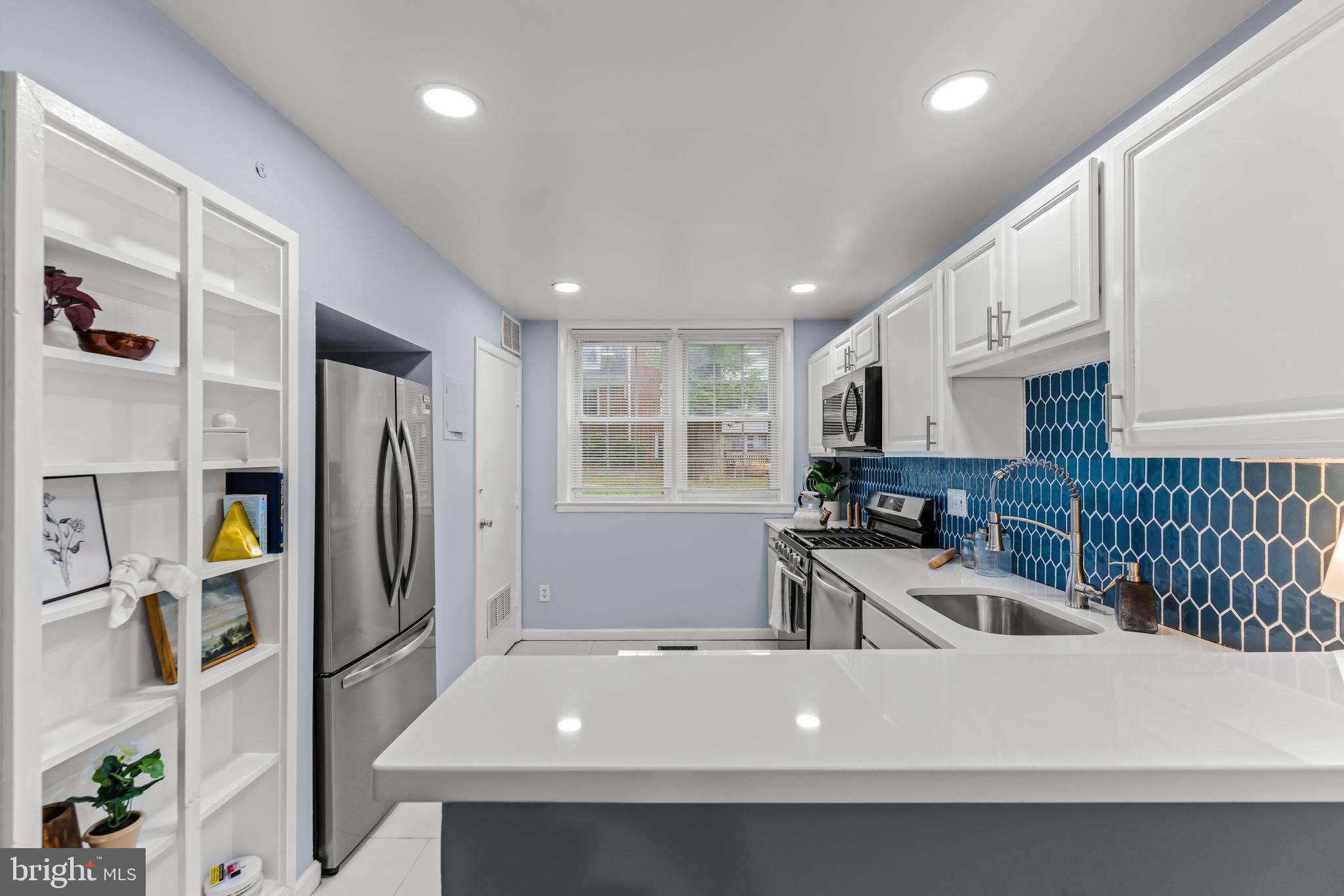 HOMELAND SOUTHWAY - Residential Lease