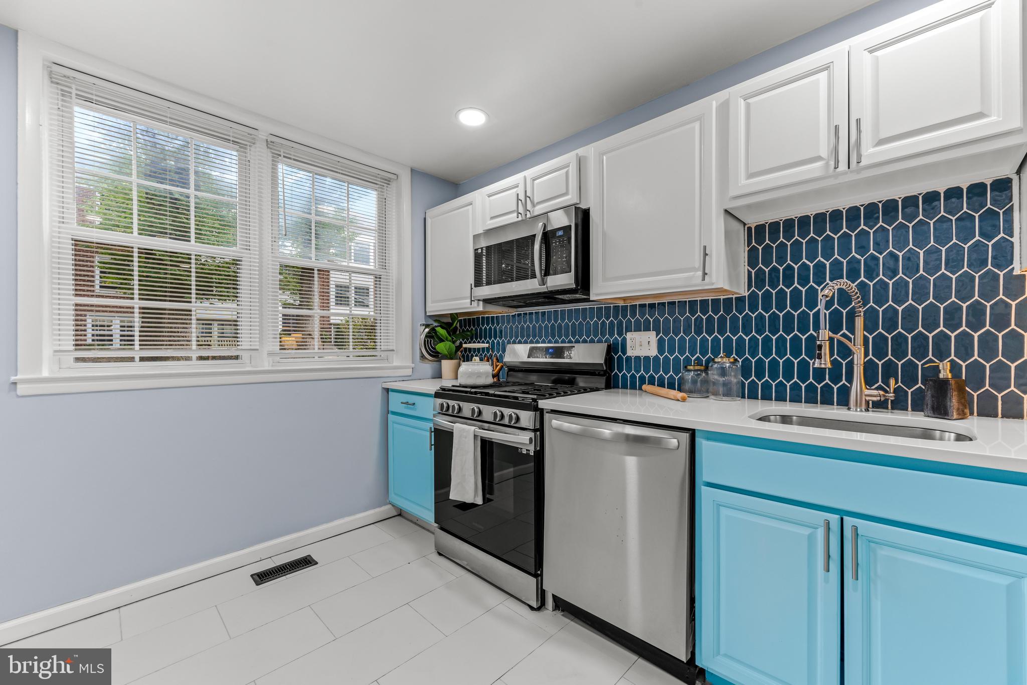 HOMELAND SOUTHWAY - Residential Lease