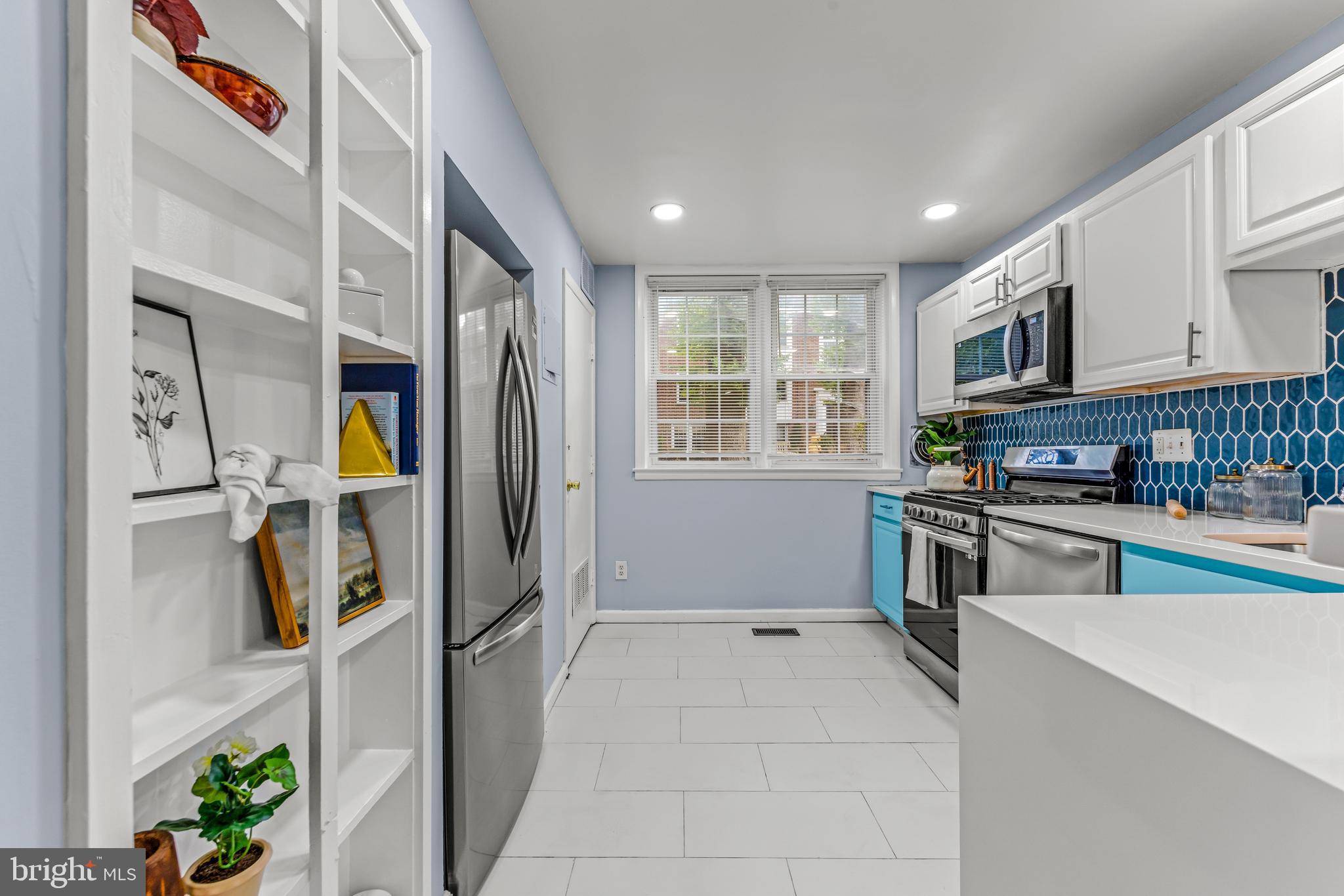 HOMELAND SOUTHWAY - Residential Lease