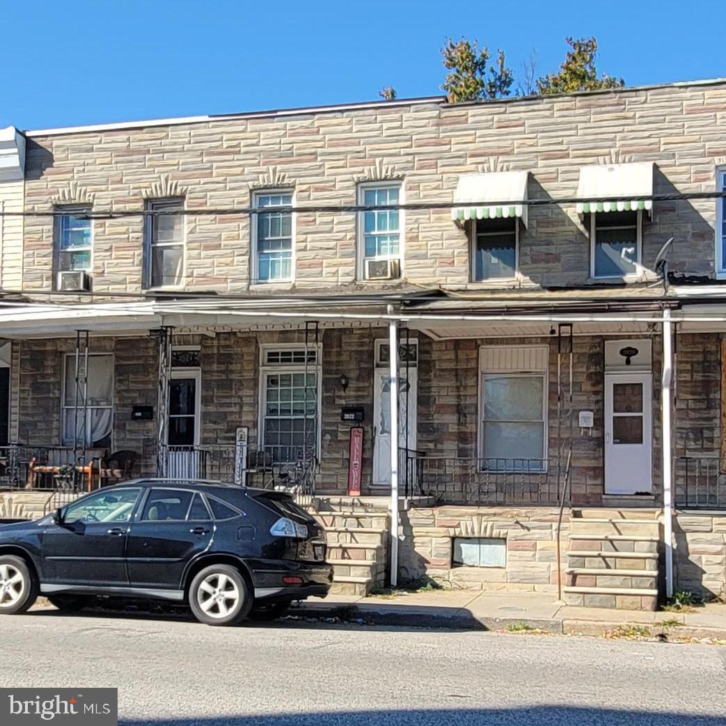 Wonderful 3 level home with spacious rooms, high ceilings and updated kitchen boasting stainless steel appliances. Bathroom has been updated with tile and the home offers Gorgeous wood floors and freshly painted. Lower level allows for plenty of storage.