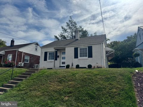 Photo of 323 Lincoln Avenue, EPHRATA, PA 17522 (MLS # PALA2077880)